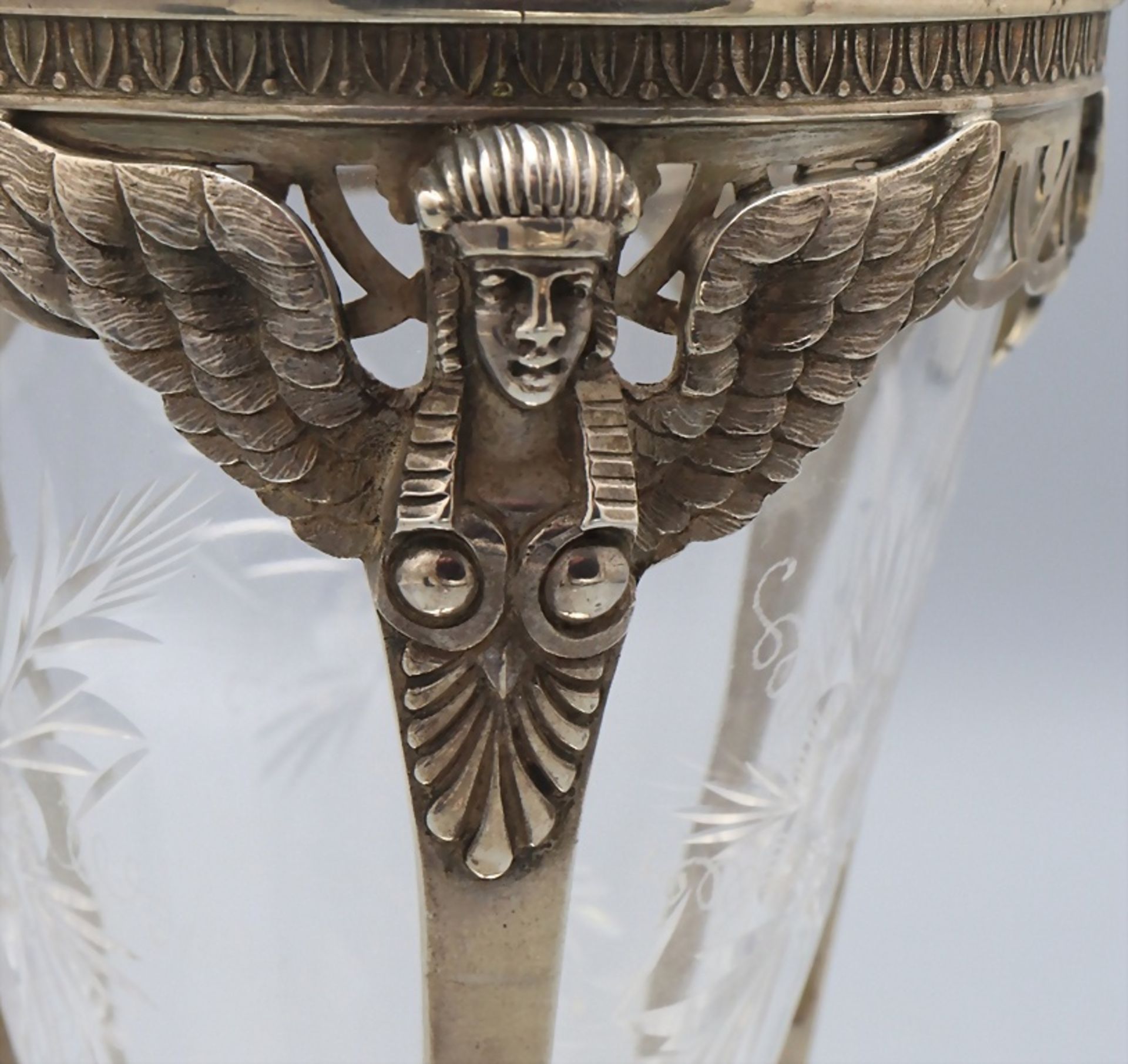 Ziergefäß mit Sphinxen / A decorative silver holder with sphinxes and glass vase, Emile ... - Bild 4 aus 8