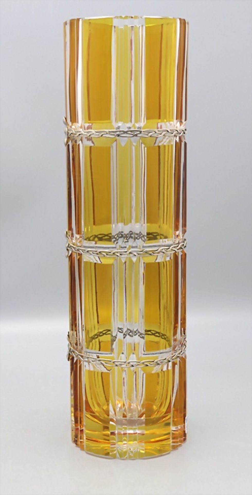 Große Zylindervase / A large cylinder vase, 1. Hälfte 20. Jh.