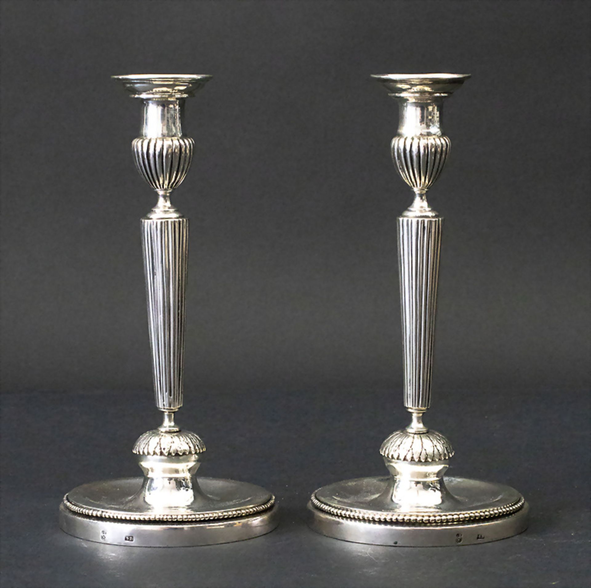 Paar Louis-Seize Kerzenleuchter / A pair of silver candlesticks, Sigismundus Birk sen., ...