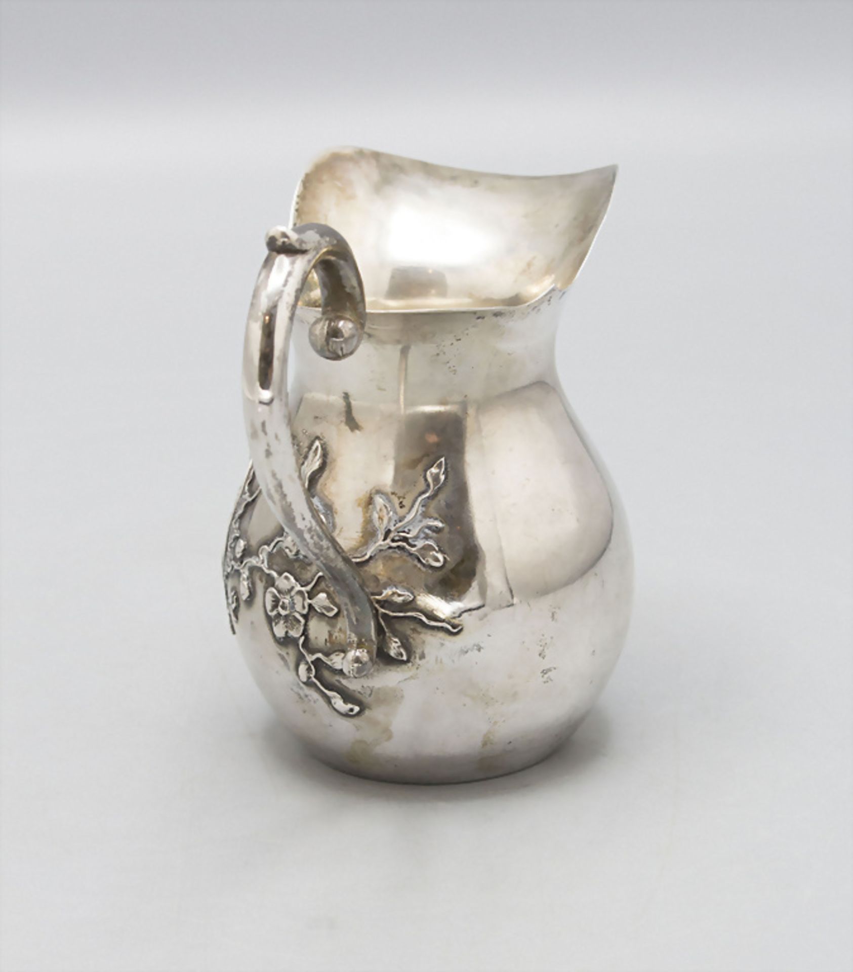 Milchkännchen mit Blütenzweigen / A silver milk jug with flower branches, um 1880 - Image 5 of 6