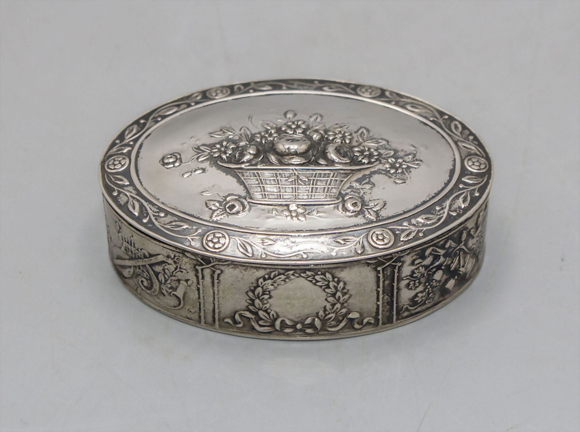 Tabatiere / A silver snuff box, Johann Kurz & Co., Hanau, um 1880