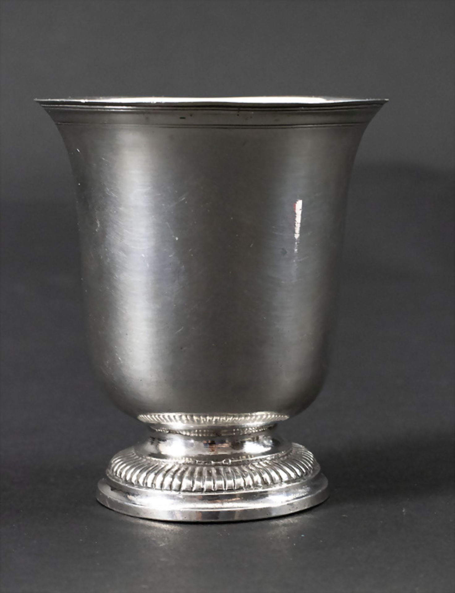 Glockenbecher / A bell shaped silver beaker, Jacques Hanappier, Orleans, 1752-1754 - Bild 2 aus 5