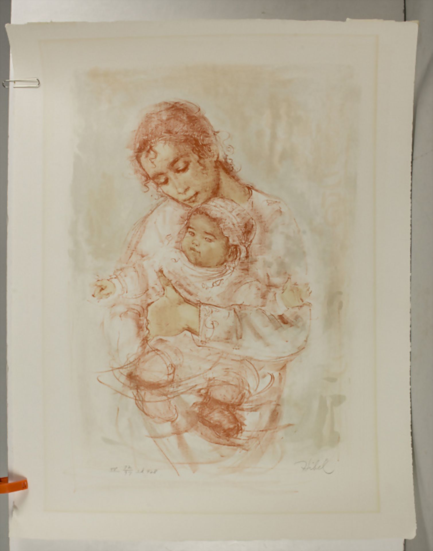 Edna Hibel (1917-2014), 'Mutter mit Baby' / 'A mother with her baby', 2. Hälfte 20. Jh., ... - Image 2 of 3