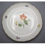 Große Schale mit Kapuzinerkresse / A large bowl with Nasturtium, Meissen, Mitte 20. Jh.