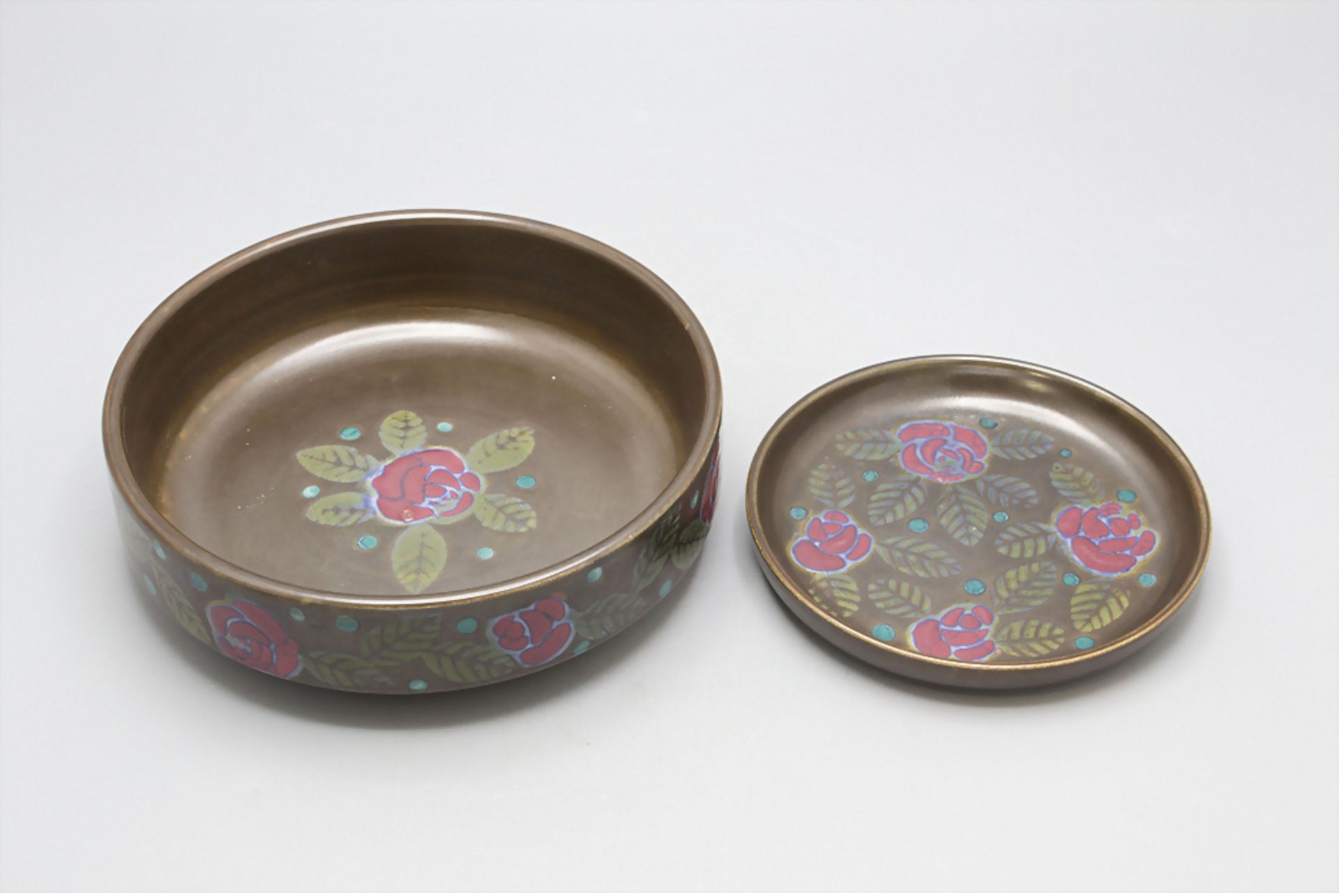 Jugendstil Schale und Untersetzer mit Rosen / An Art Nouveau ceramic bowl and coaster with ...