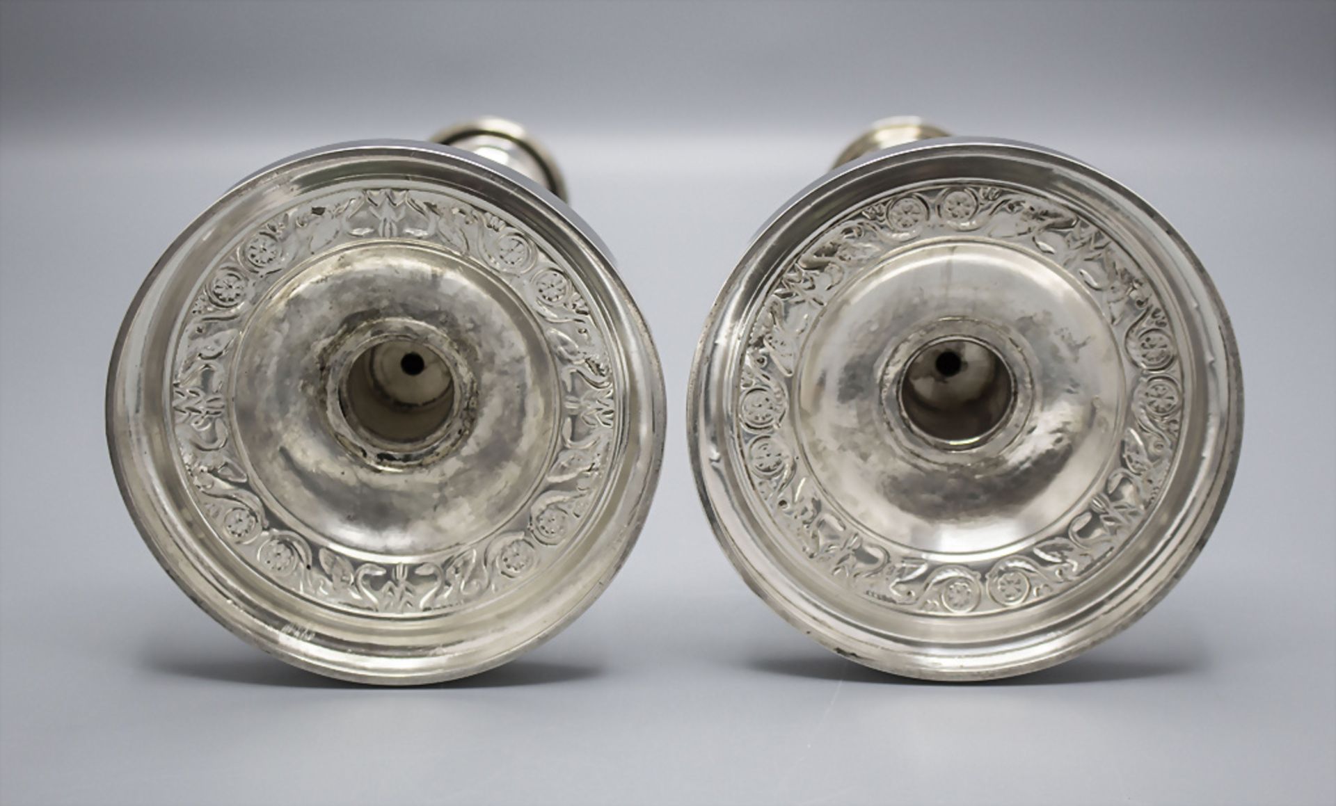 Paar Empire Kerzenleuchter / Paire de bougoirs Empire en argent massif / A pair of silver ... - Bild 5 aus 9