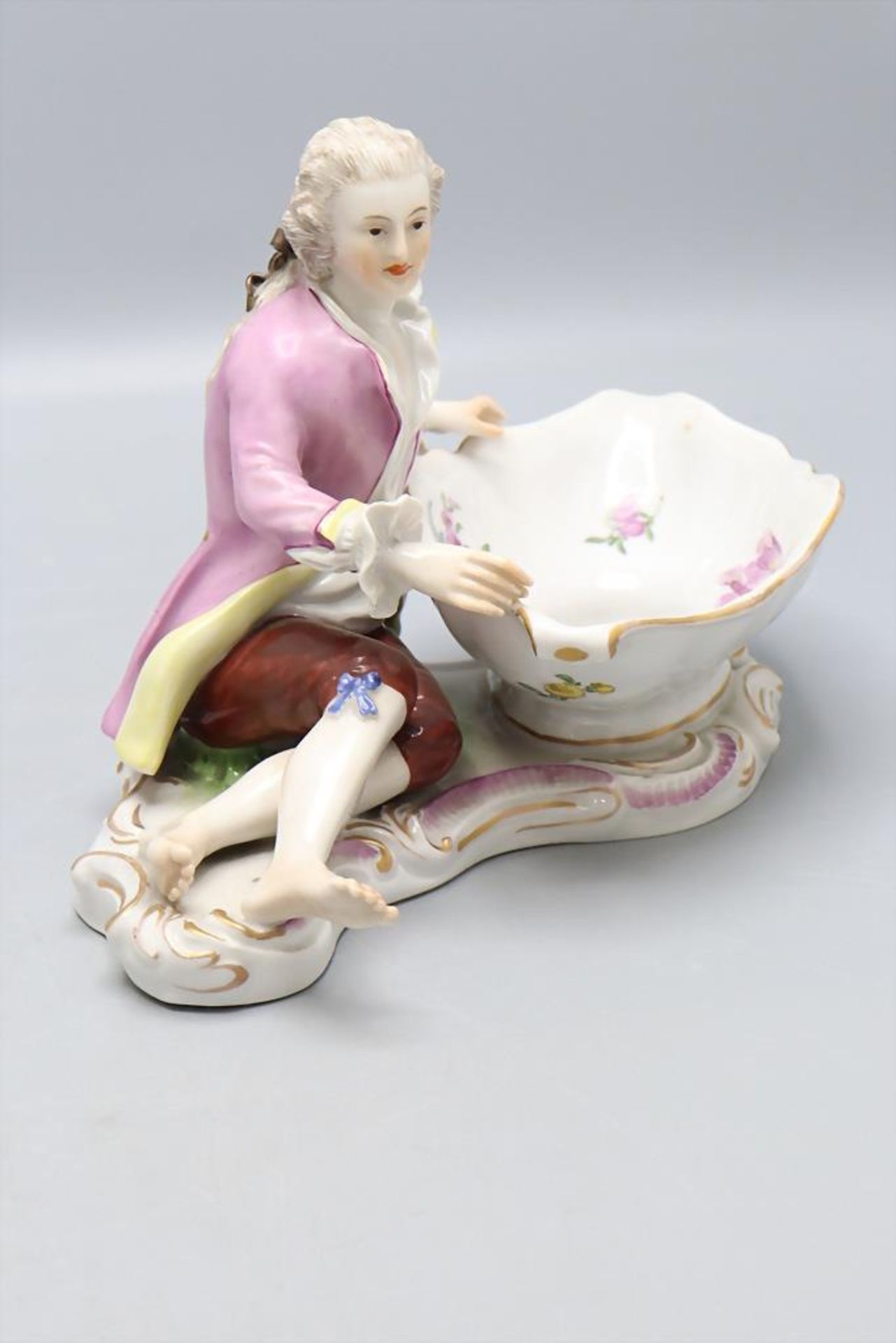 Figürliche Saliere / A figural saltshaker, Ludwigsburg, 19./20. Jh. - Image 2 of 6