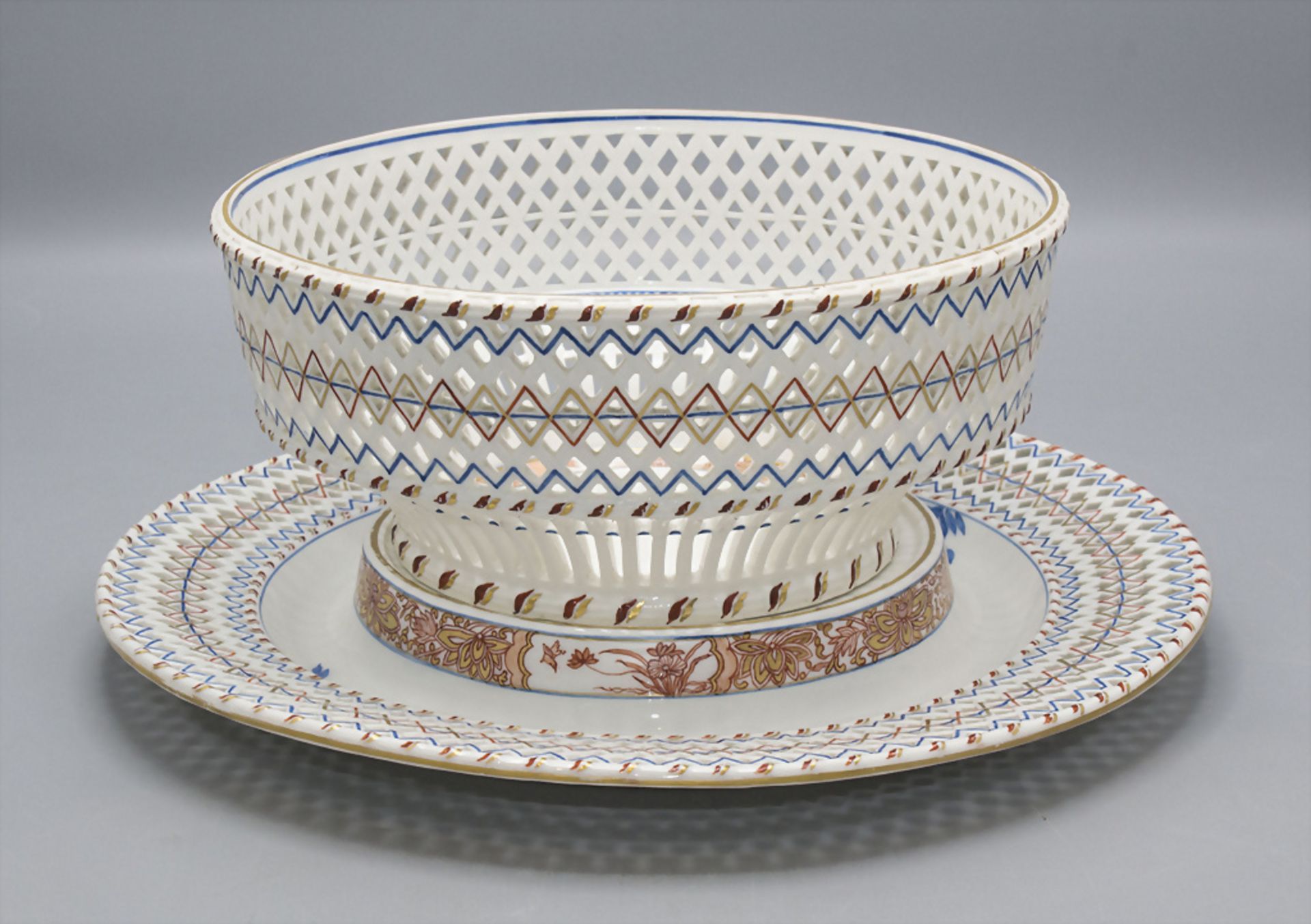 Filigrane Obstschale auf Presentoir / A delicate fruit bowl and plate, Wien, 1800 - Image 2 of 6