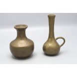 Zwei kleine Bronzevasen / 2 small bronze vases