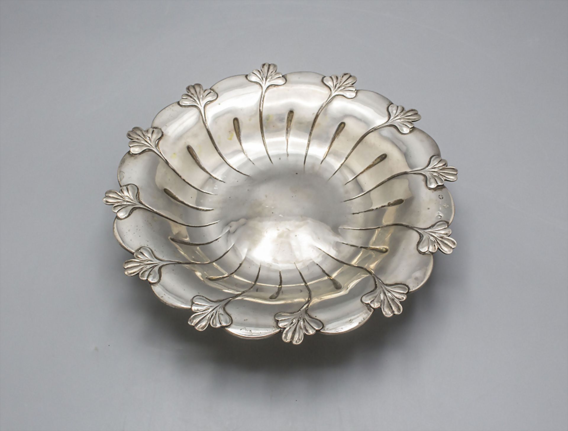 Jugendstil Anbietschale mit Kleeblättern / An Art Nouveau silver footed bowl with shamrocks, ... - Image 2 of 4