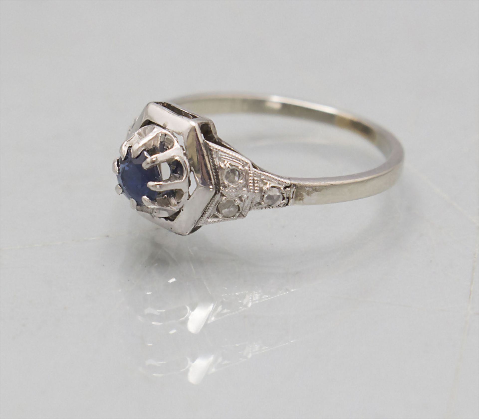 Damenring mit Diamanten und Saphir / A ladies 18 ct gold ring with diamonds and sapphire - Bild 2 aus 3