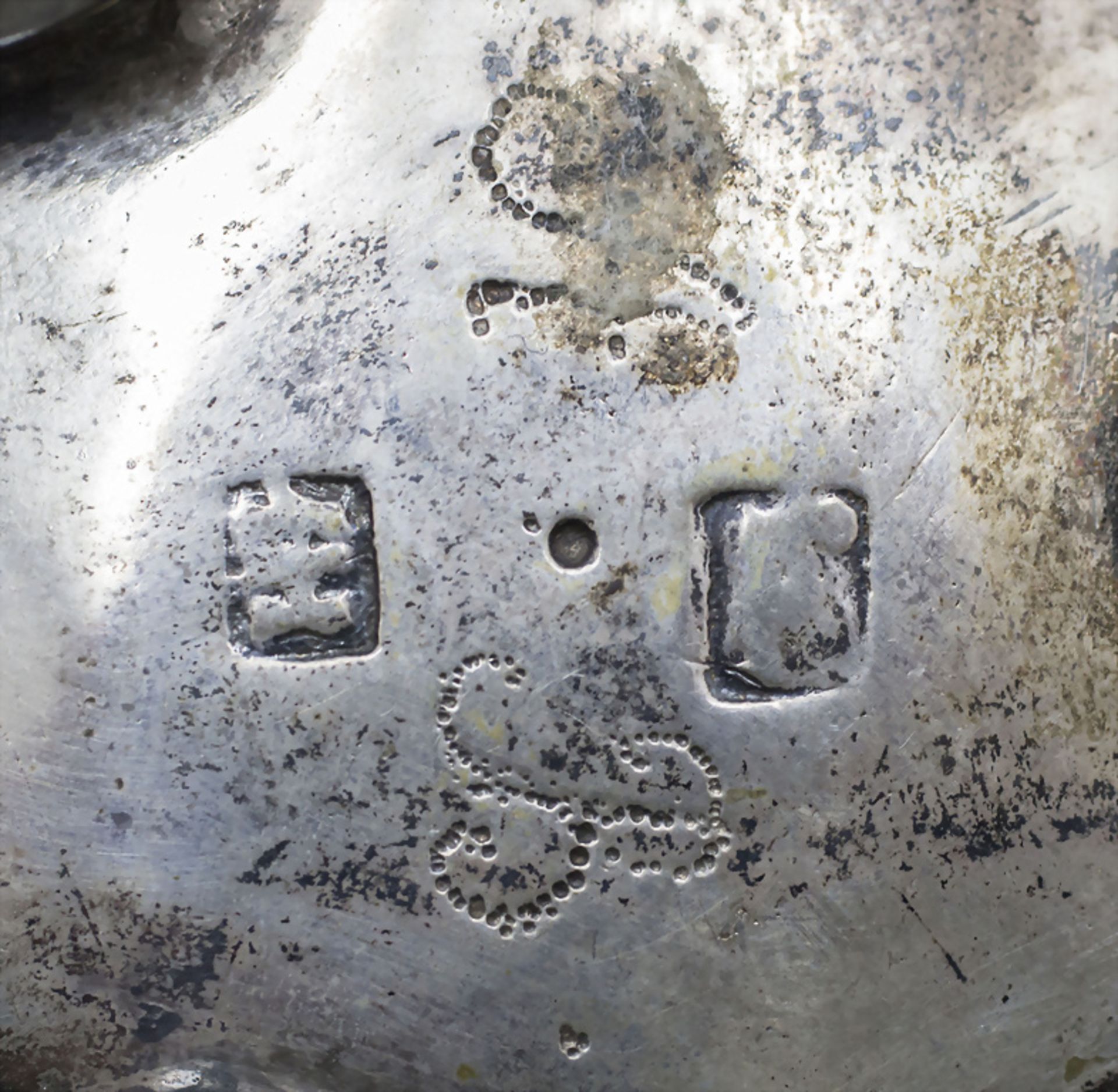 Kugelfußbecher / A silver beaker on ball feet, norddeutsch oder Friesland, 18. Jh. - Image 11 of 11