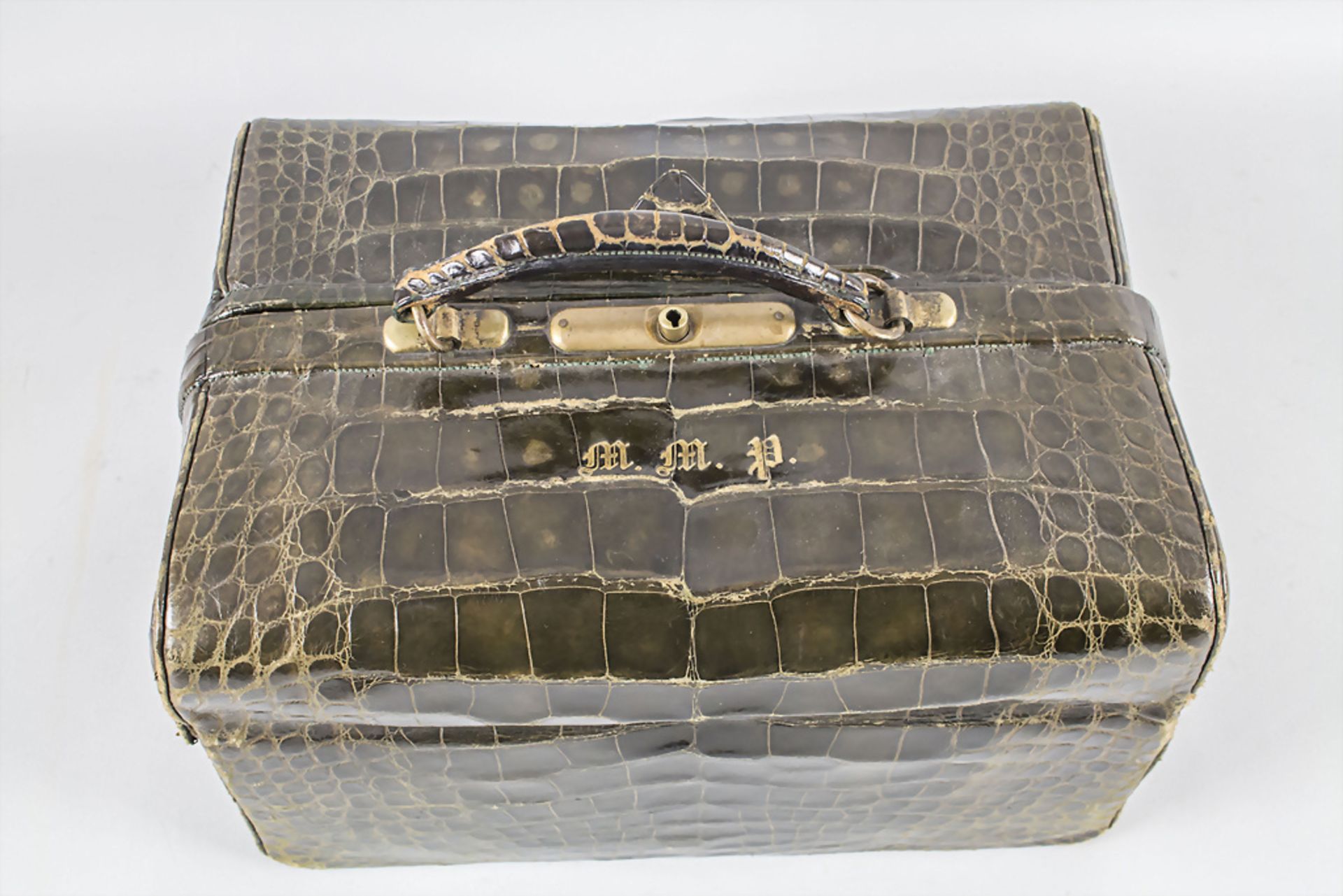 Kosmetikkoffer aus Leder / A leather beauty case, Edinburgh, um 1900 - Image 2 of 8