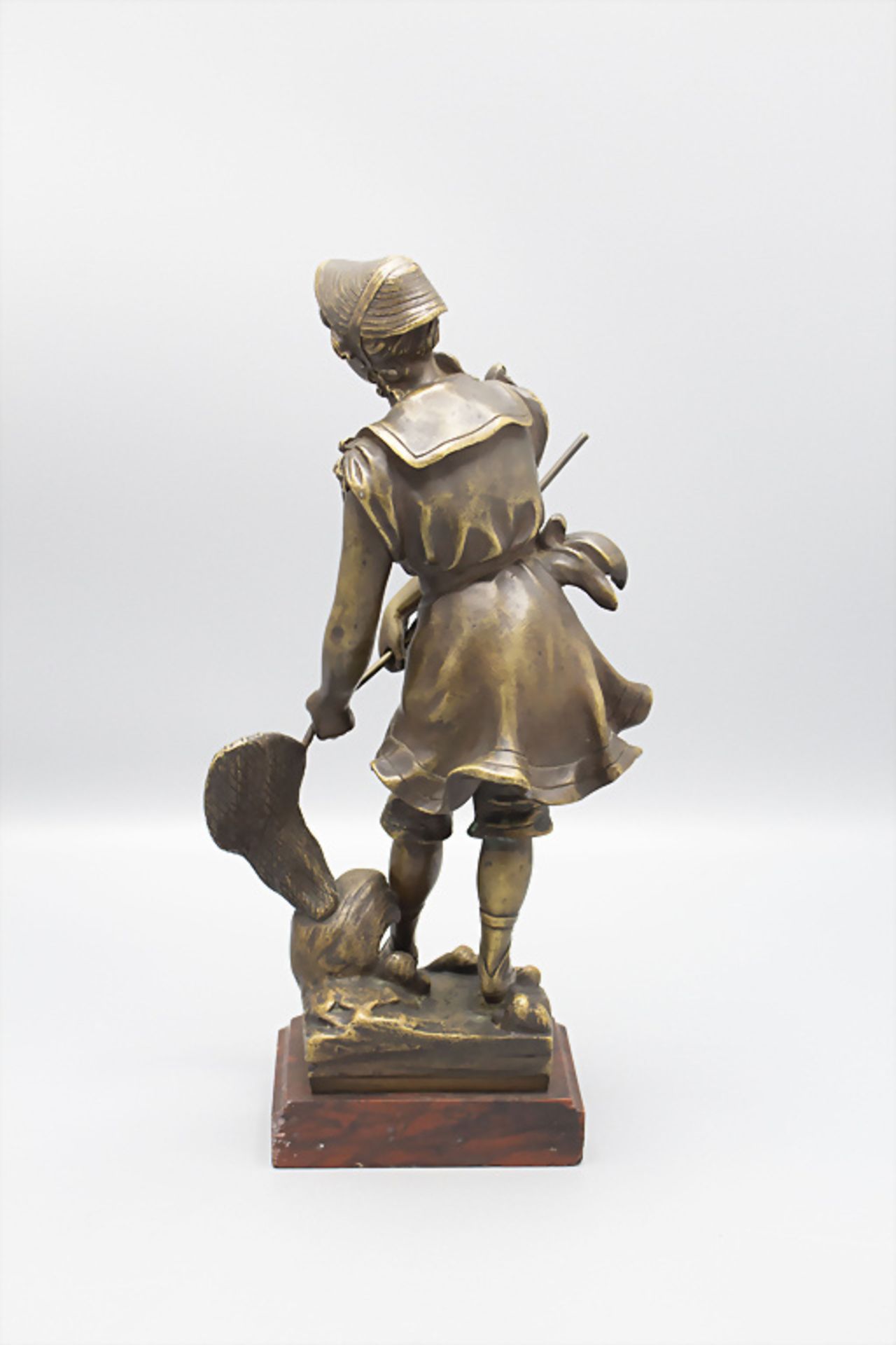 Sylvain Kinsburger (1855-1935), Bronze Figur 'Die Krabbenfischerin' / A bronze figure of a ... - Image 4 of 7