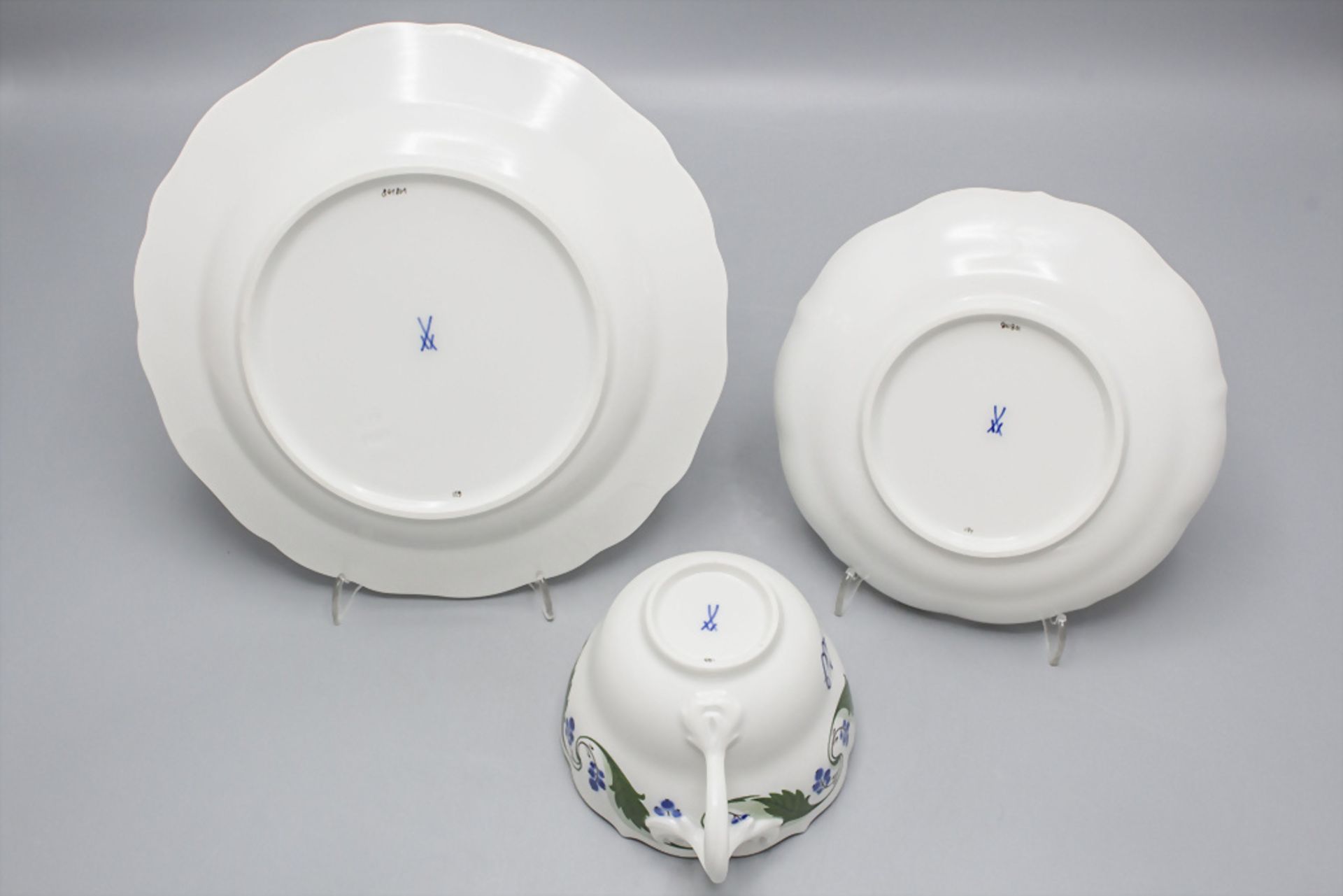 2 Gedecke mit Mahonie-Ranken / Two place settings with Oregon grape vines, Meissen, 1990er Jahre - Bild 4 aus 5