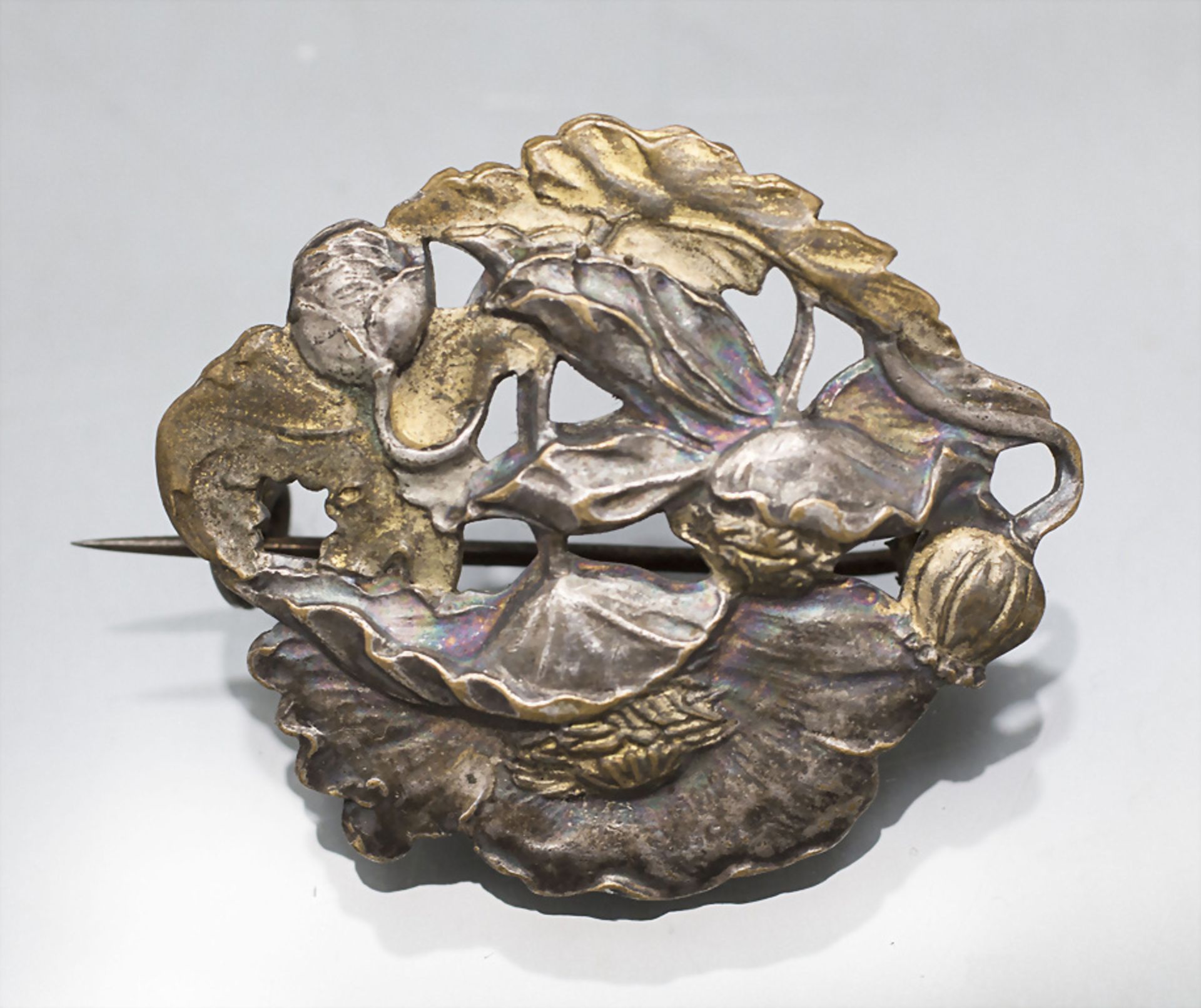 Jugendstil Brosche mit Mohnblüte / An Art Nouveau brooch with a poppy flower, Frankreich, um 1900