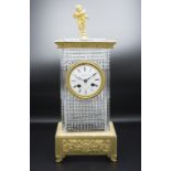 Kristallglas und Bronze Pendule mit Amorette / A French ormolu-mounted moulded cystal clock, ...