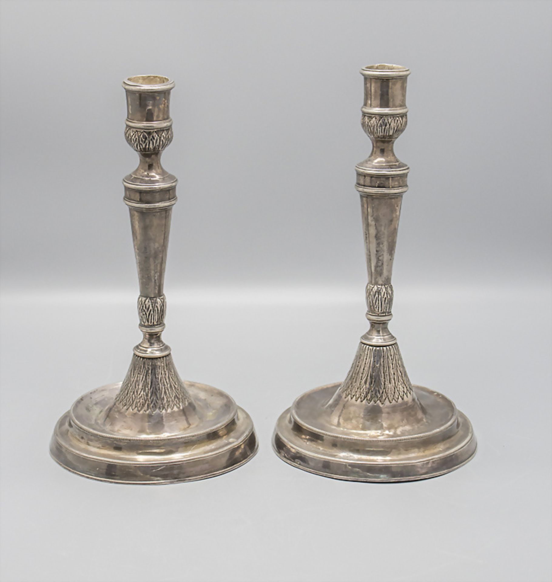 Paar Klassizismus Leuchter / A pair of Classicism silver candlesticks, Barcelona, um 1800