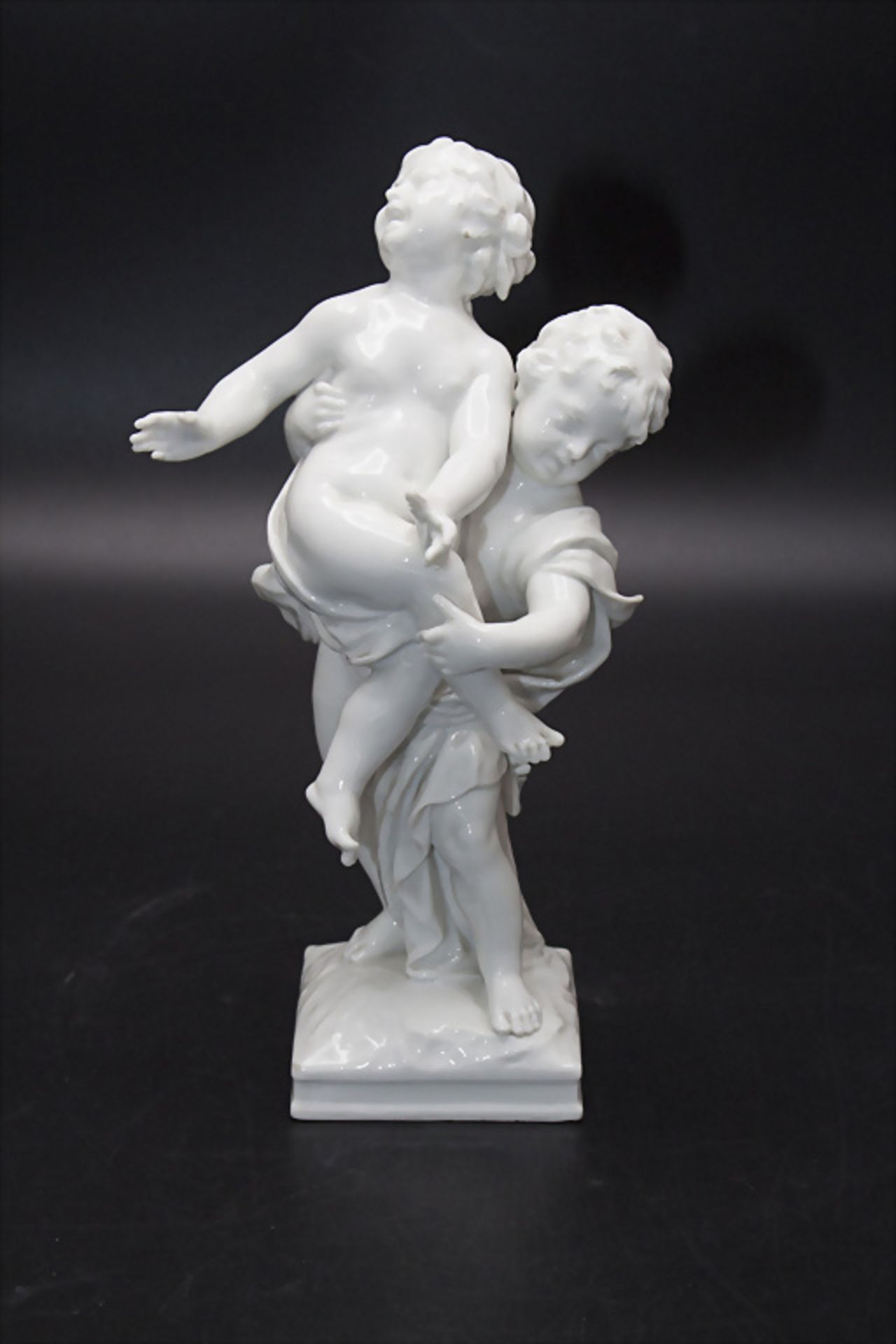 Kindergruppe 'Raub der Sabinerin' / A figural group of a girl and a boy depicting the rape of ...