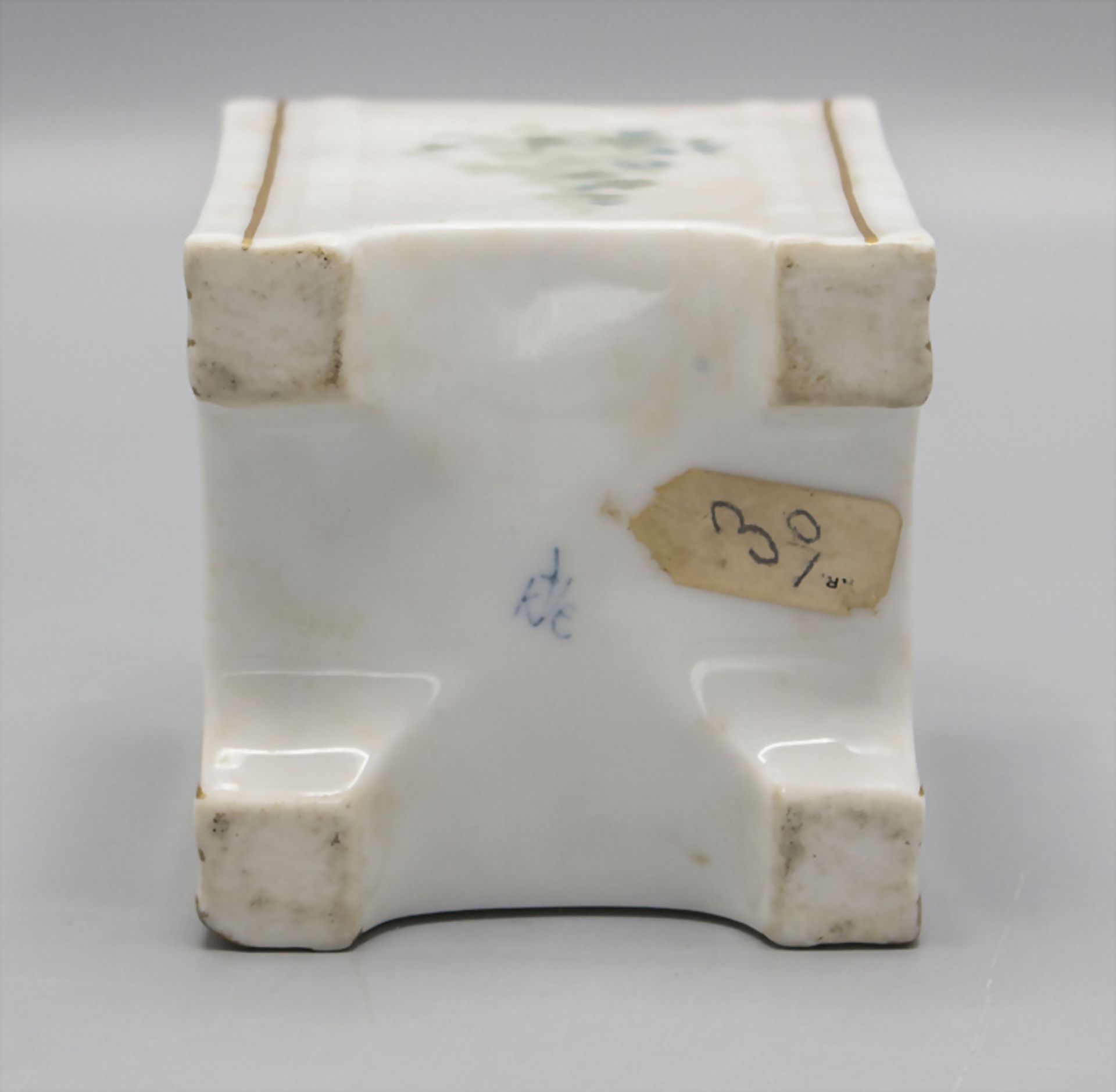 Blumenübertopf / Cachepot / A porcelain flowerpot, Karl Ens, Volkstedt, um 1900 - Image 5 of 5