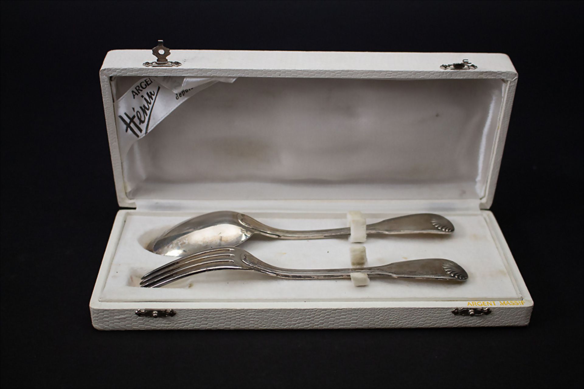 Gabel und Löffel im Etui / A silver fork and a spoon in a box, Hènin & Cie., Paris, um 1900 - Bild 4 aus 5