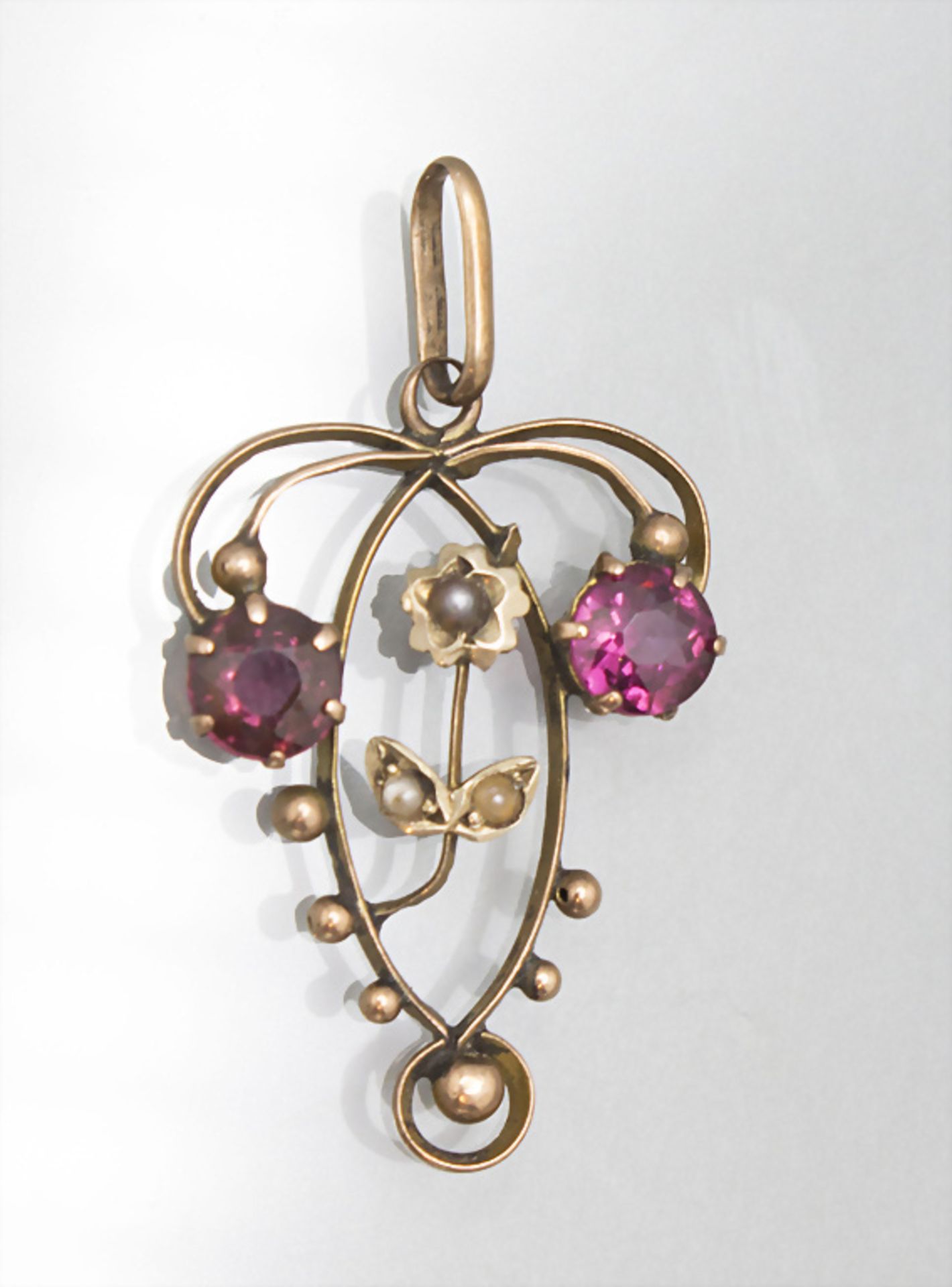 Jugendstil Anhänger mit kleiner Blüte / An Art Nouveau pendant with a small flower, England, ...
