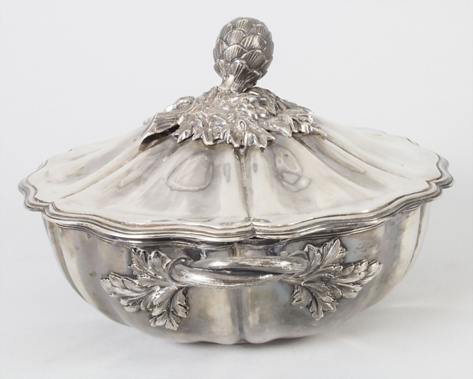 Deckelterrine / A covered silver tureen / Un légumier en argent, Paillard Freres, Paris, 1868-1888 - Bild 2 aus 12