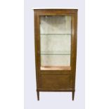 Vitrine / Glas Cabinet, um 1920