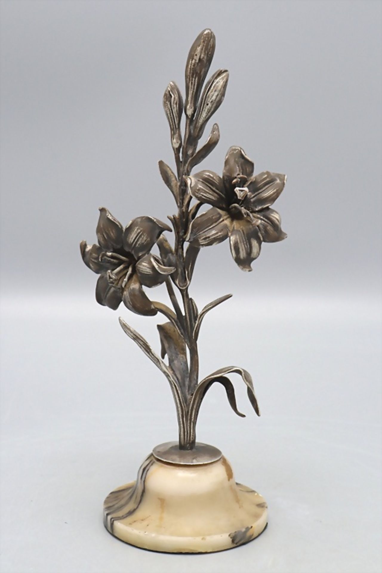 Lilie in Silber / A decorative silver lily with base, Frankreich, um 1970