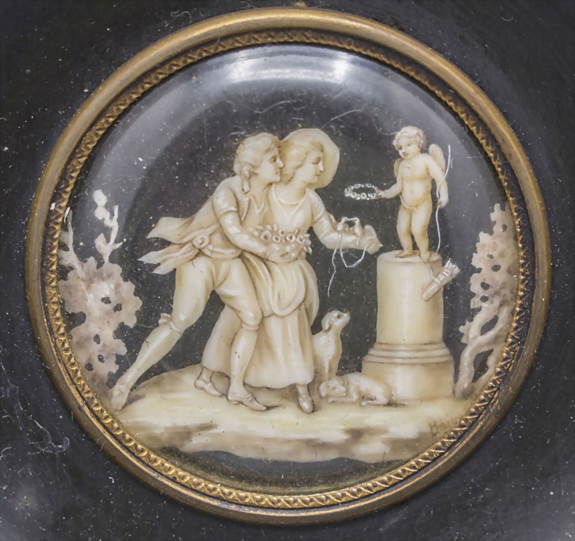 Miniatur Szene mit kleinem Amor / A miniature scene with a cupid holding a flower wreath, ...