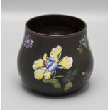 Black Basalt Vase 'Capri' / A black basalt ware vase with flowers, Wedgwood, um 1820