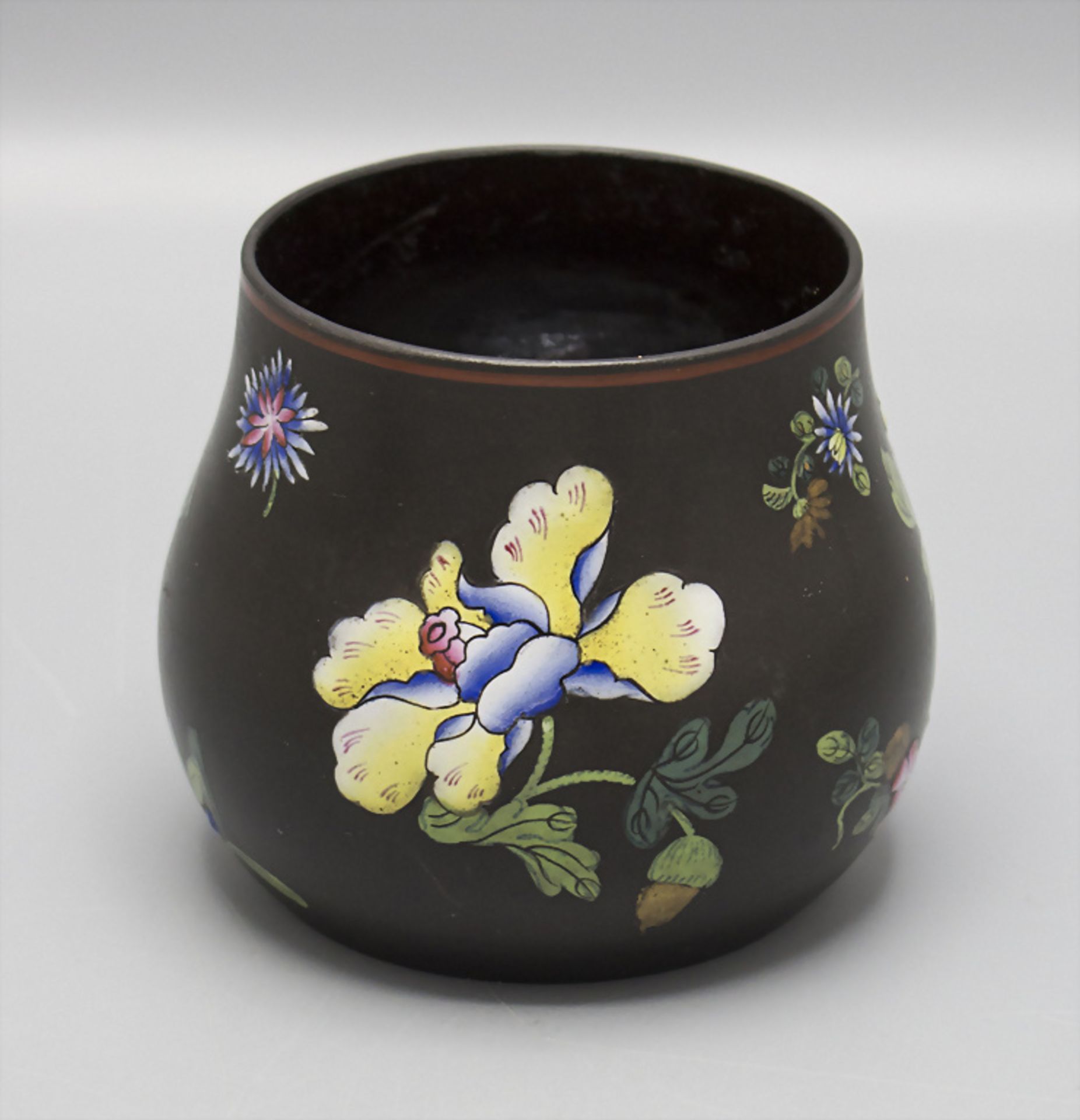Black Basalt Vase 'Capri' / A black basalt ware vase with flowers, Wedgwood, um 1820