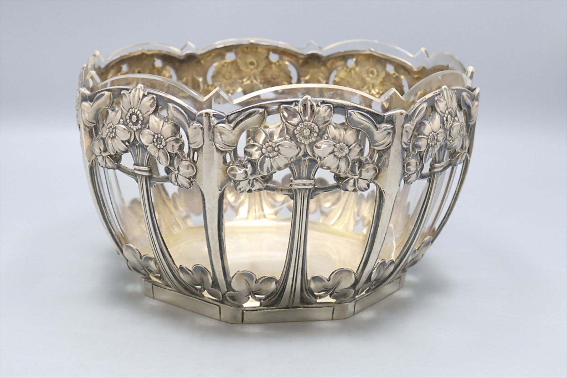 Jugendstil Obstschale mit Narzissen und Klee / An Art Nouveau silver fruit bowl with daffodils ... - Bild 3 aus 8