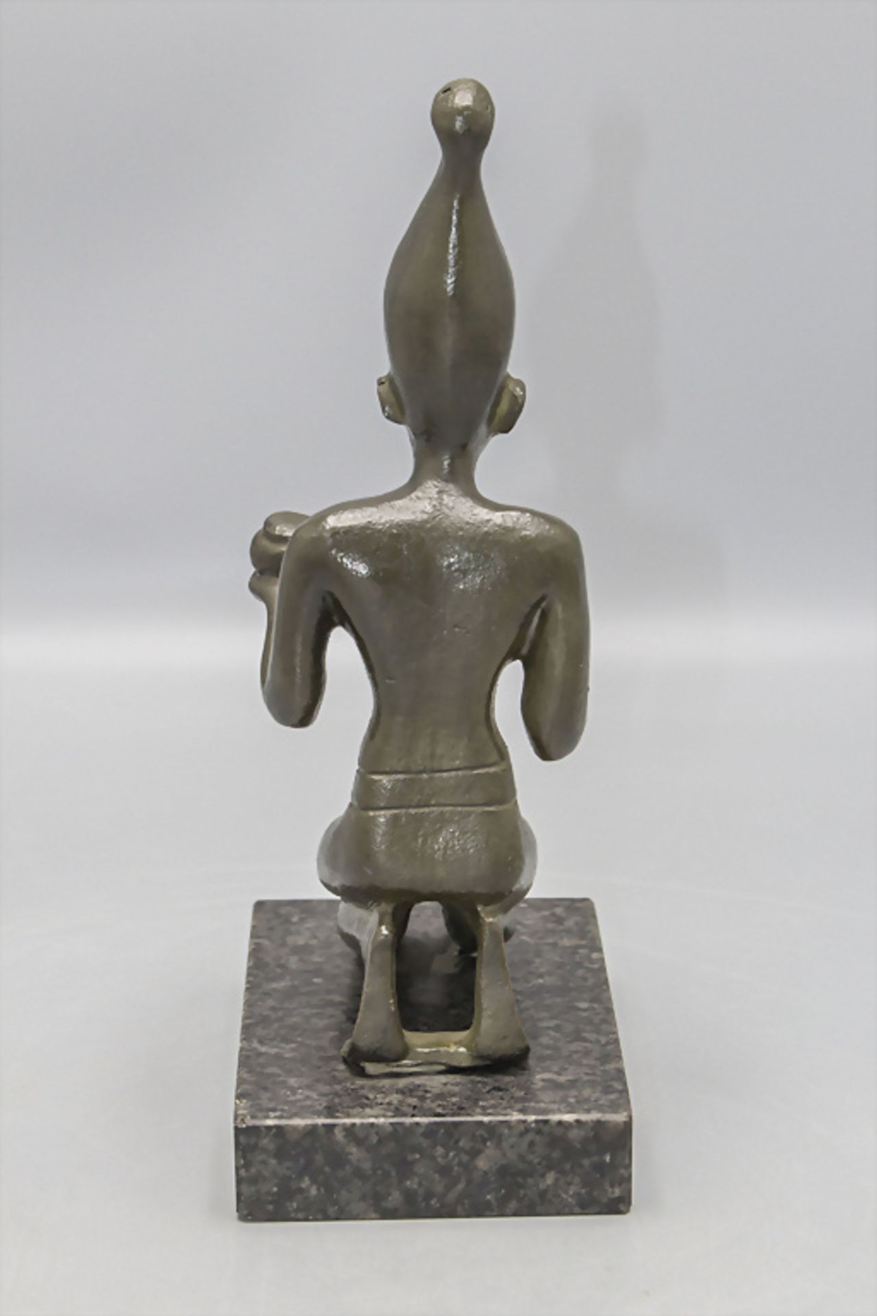 Bronzeskulptur 'Opfernder Pharao Sened' / A bronze sculpture 'Offering pharao Sened', wohl ... - Bild 3 aus 5