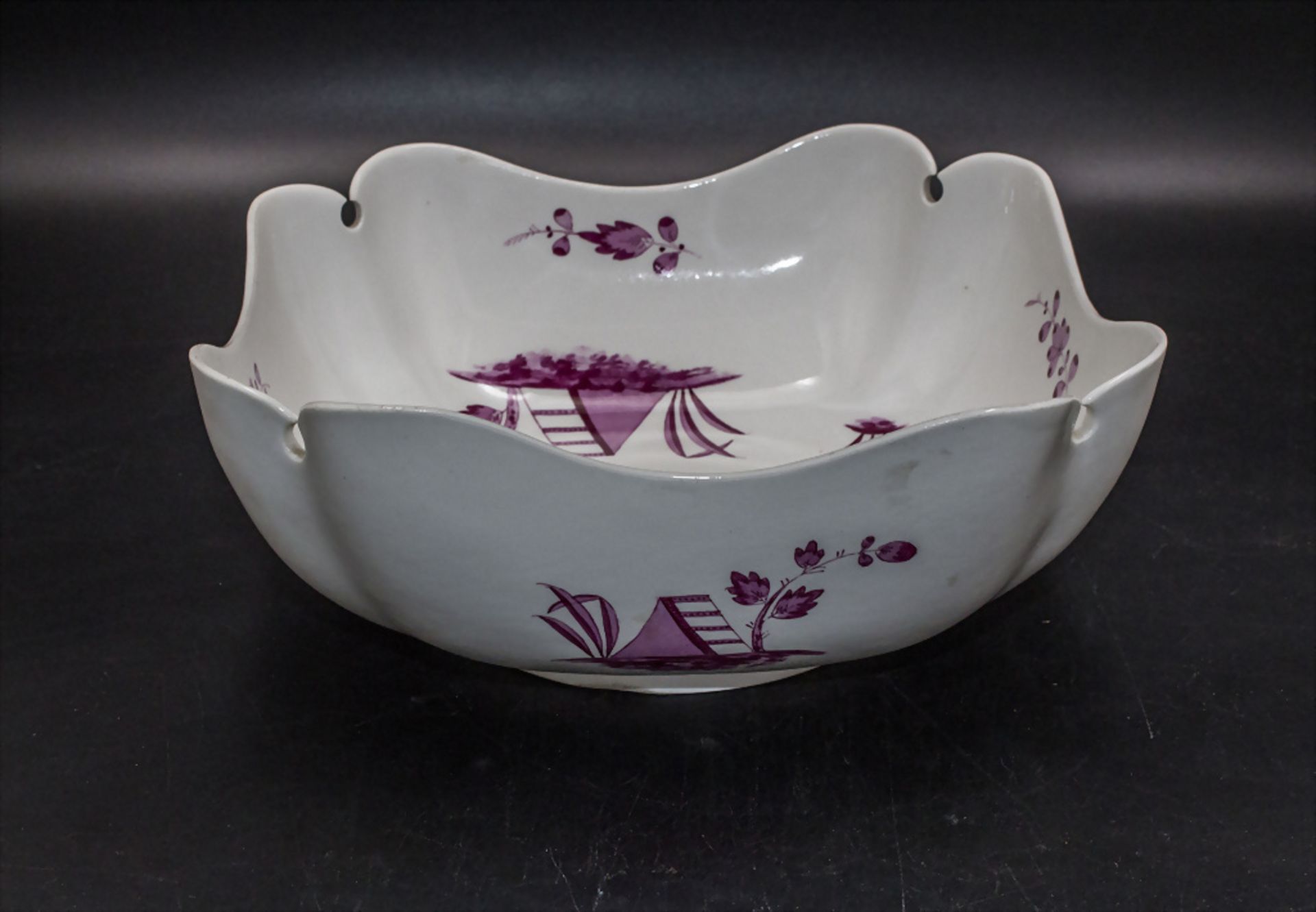 Große Gemüseschale mit Purpurmalerei / A large serving bowl with Indian flowers, Meissen, 1. ... - Bild 2 aus 6