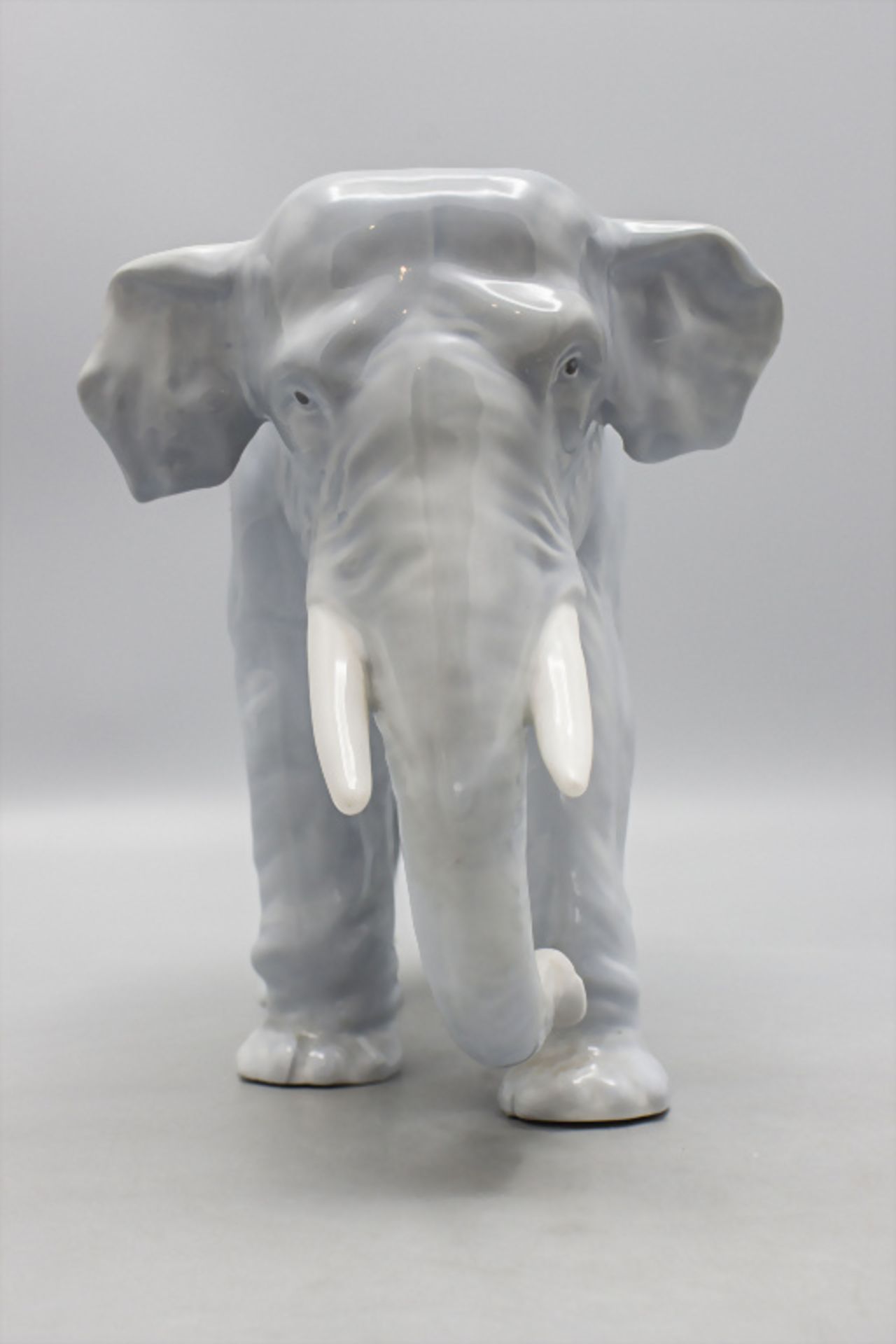 Tierfigur 'Asiatischer Elefant'' / A procelain animal figure of an Asian elephant, E. Pfeffer, ... - Image 2 of 8