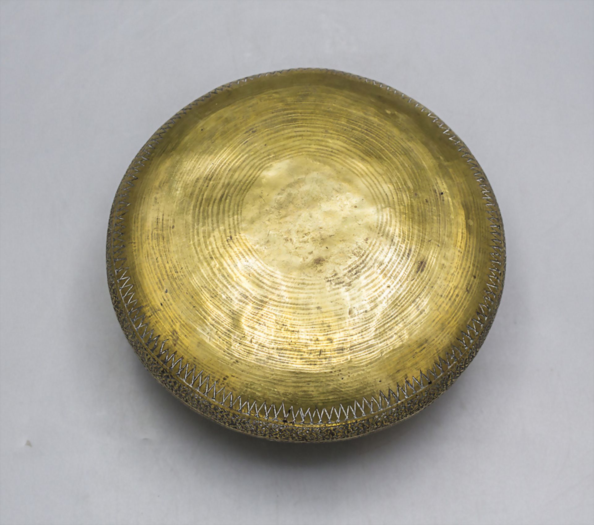 Schale / A brass bowl, Orient, 18./19. Jh. - Image 3 of 3