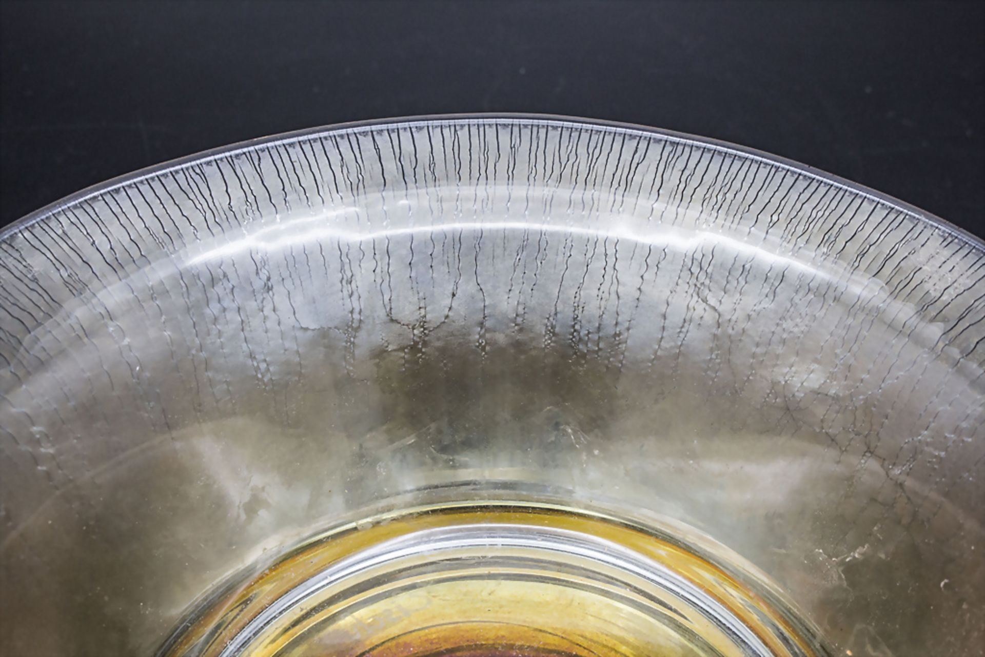 Glasschale / An iridescent lustre glass bowl, Glashütte Eisch, Frauenau, 2. Hälfte 20. Jh. - Bild 2 aus 4