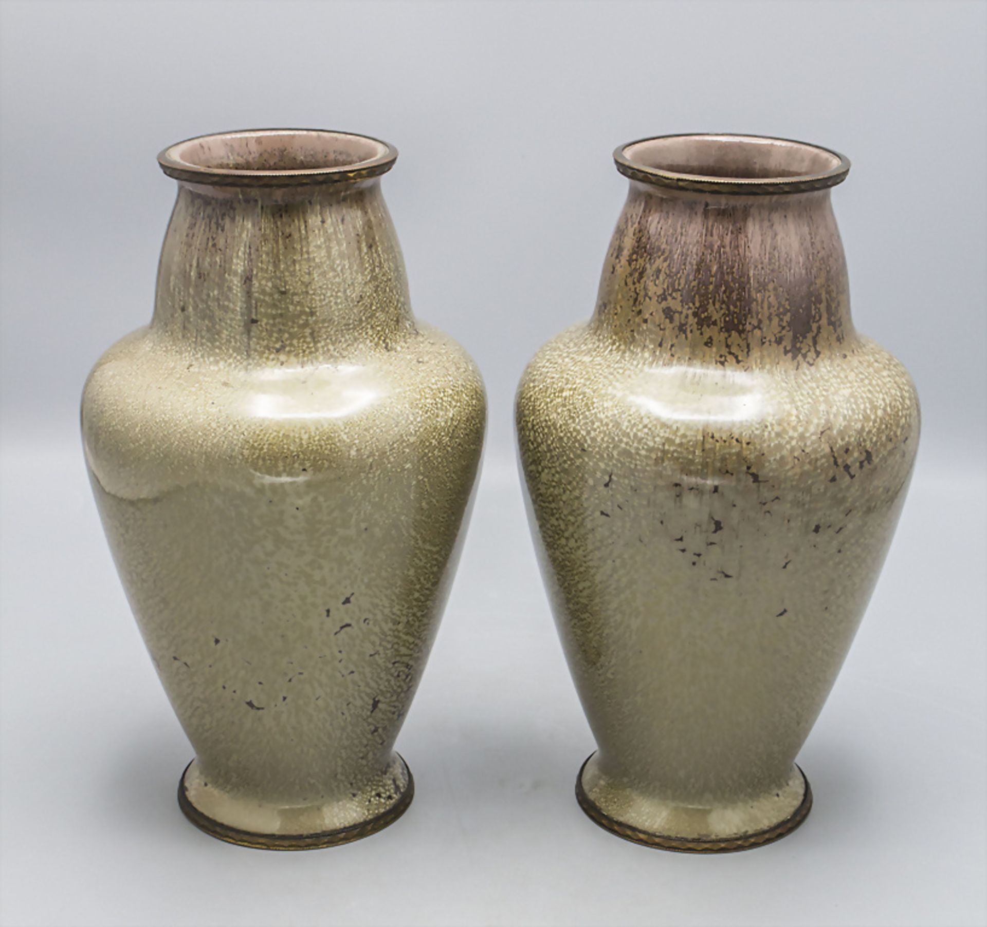 Paar Vasen / A pair of ceramic vases, Frankreich, Sarreguemines, um 1920 - Bild 2 aus 5