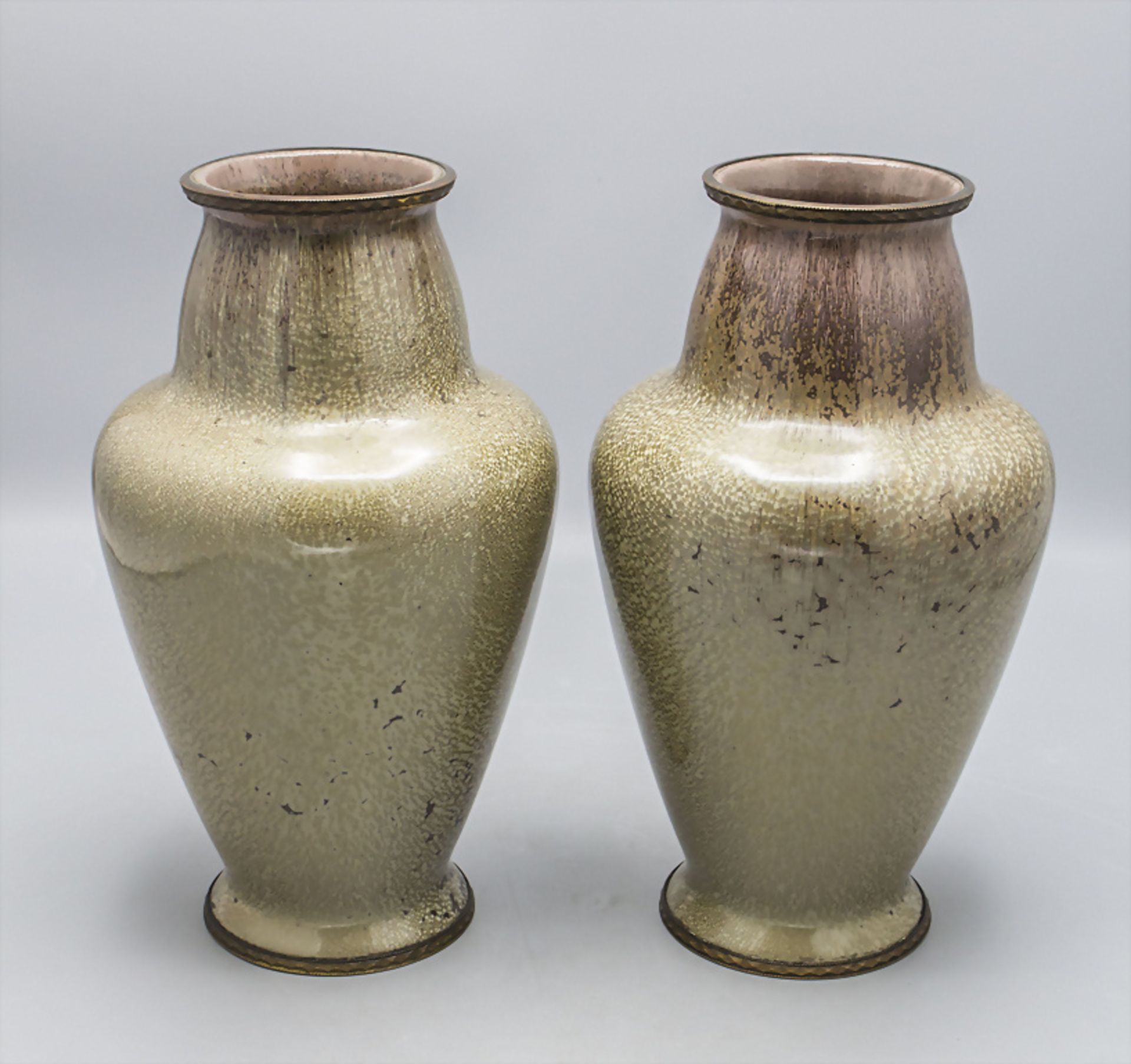 Paar Vasen / A pair of ceramic vases, Frankreich, Sarreguemines, um 1920 - Image 2 of 5