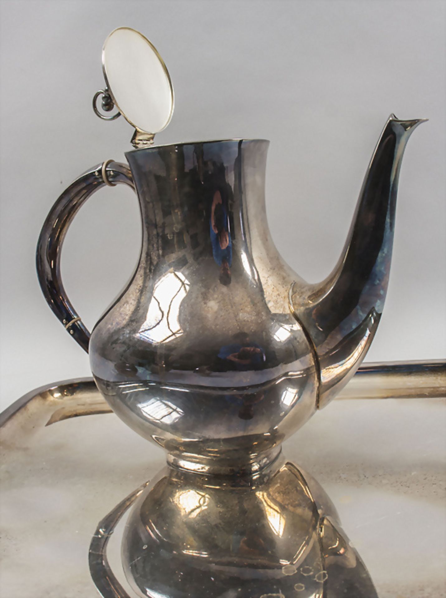 Kaffee- und Teekern / A silver coffee and tea set, Otto Wolter, Schwäbisch Gmünd, 20. Jh. - Bild 3 aus 8