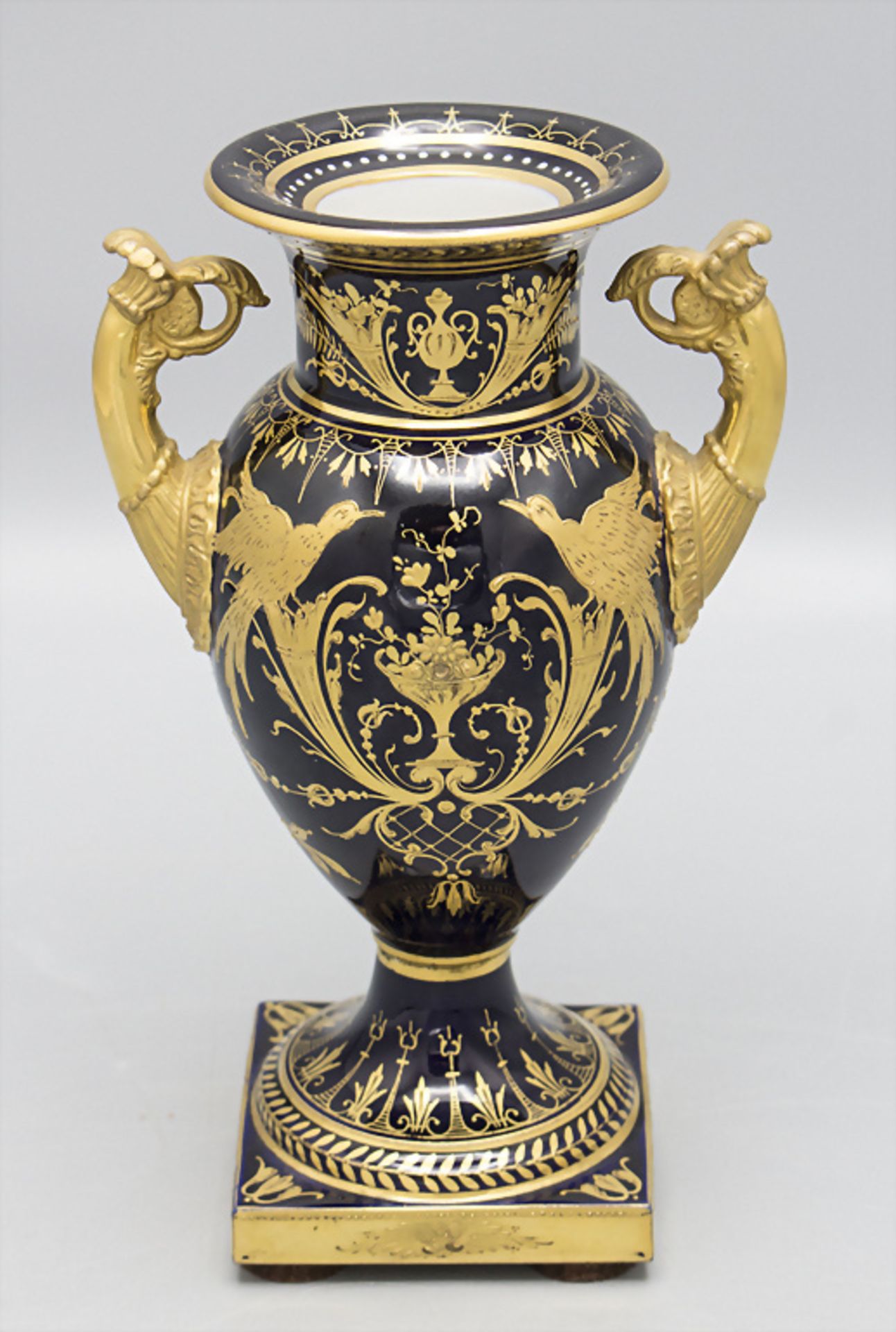 Prächtige Prunkvase mit Wiener Malerei 'Die Patrizierin' / A splendid vase with Vienna style ... - Bild 4 aus 6