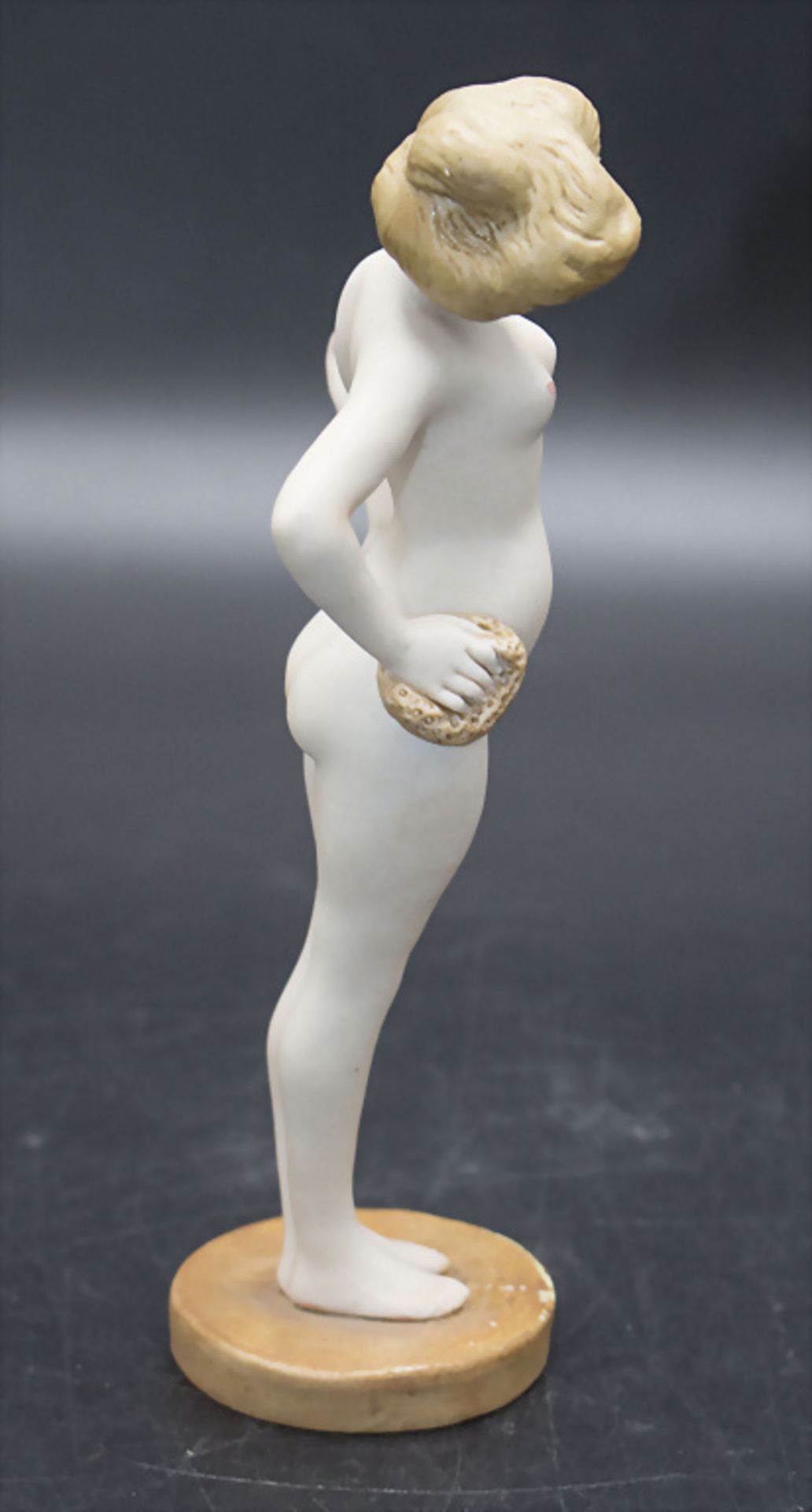 Jugendstil Akt einer jungen Badenden / An Art Nouveau nude of a bathing woman, wohl Limoges, ... - Image 4 of 5