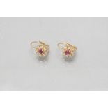 Paar Ohrringe / A pair of 14 ct gold earrings with diamonds and rubies