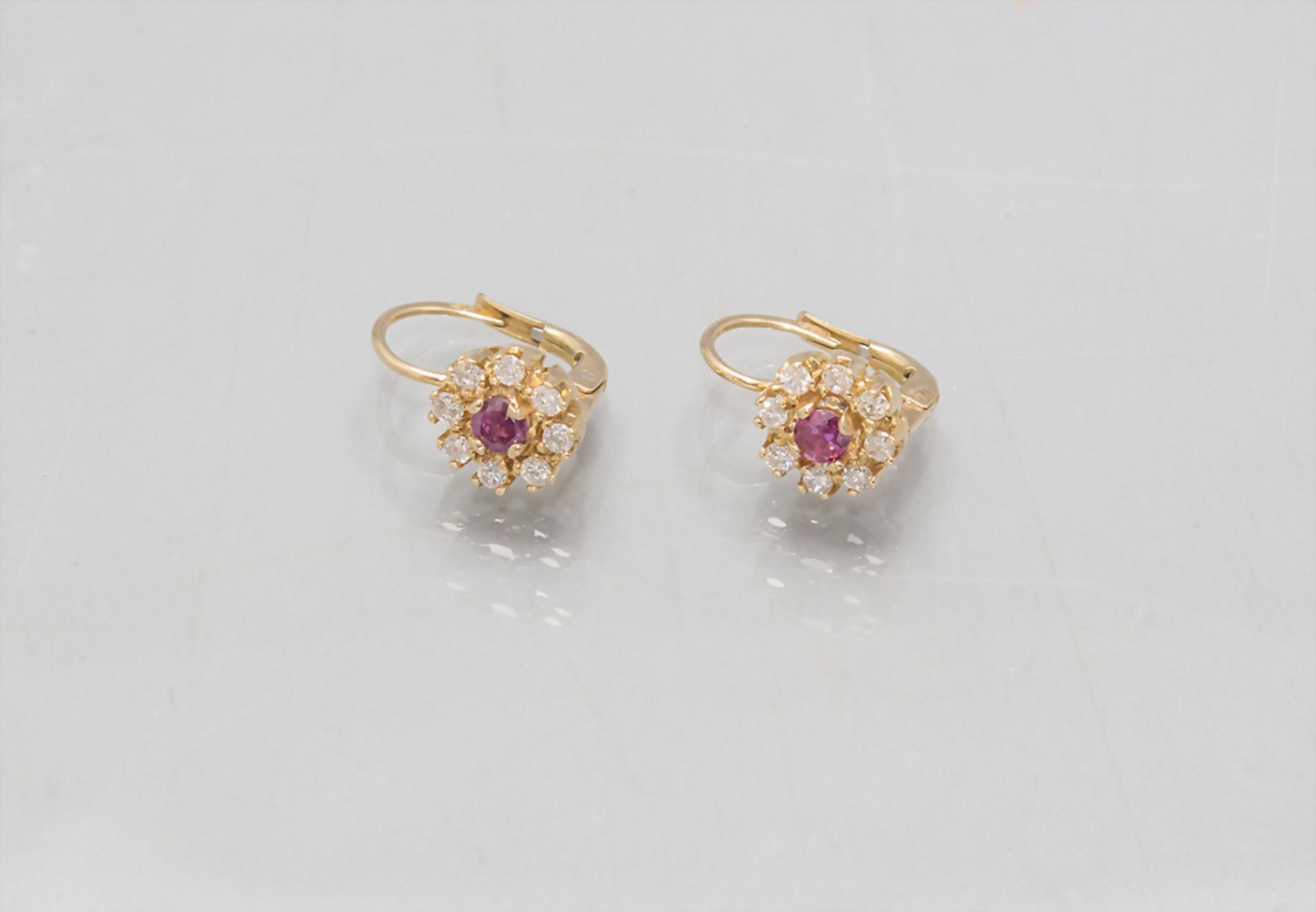 Paar Ohrringe / A pair of 14 ct gold earrings with diamonds and rubies