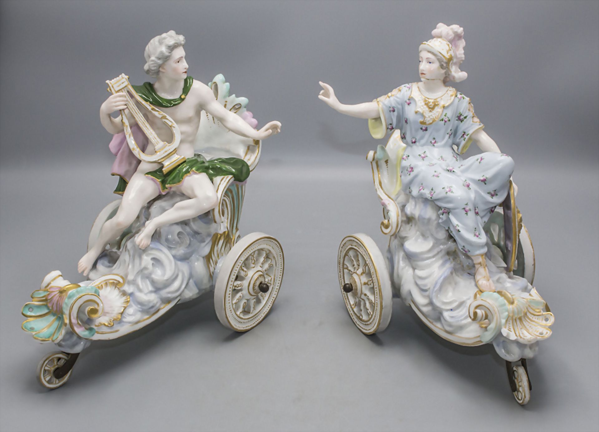 Seltenes Figurenpaar auf Streitwagen / A rare figural pair on chariots, Meissen, ...
