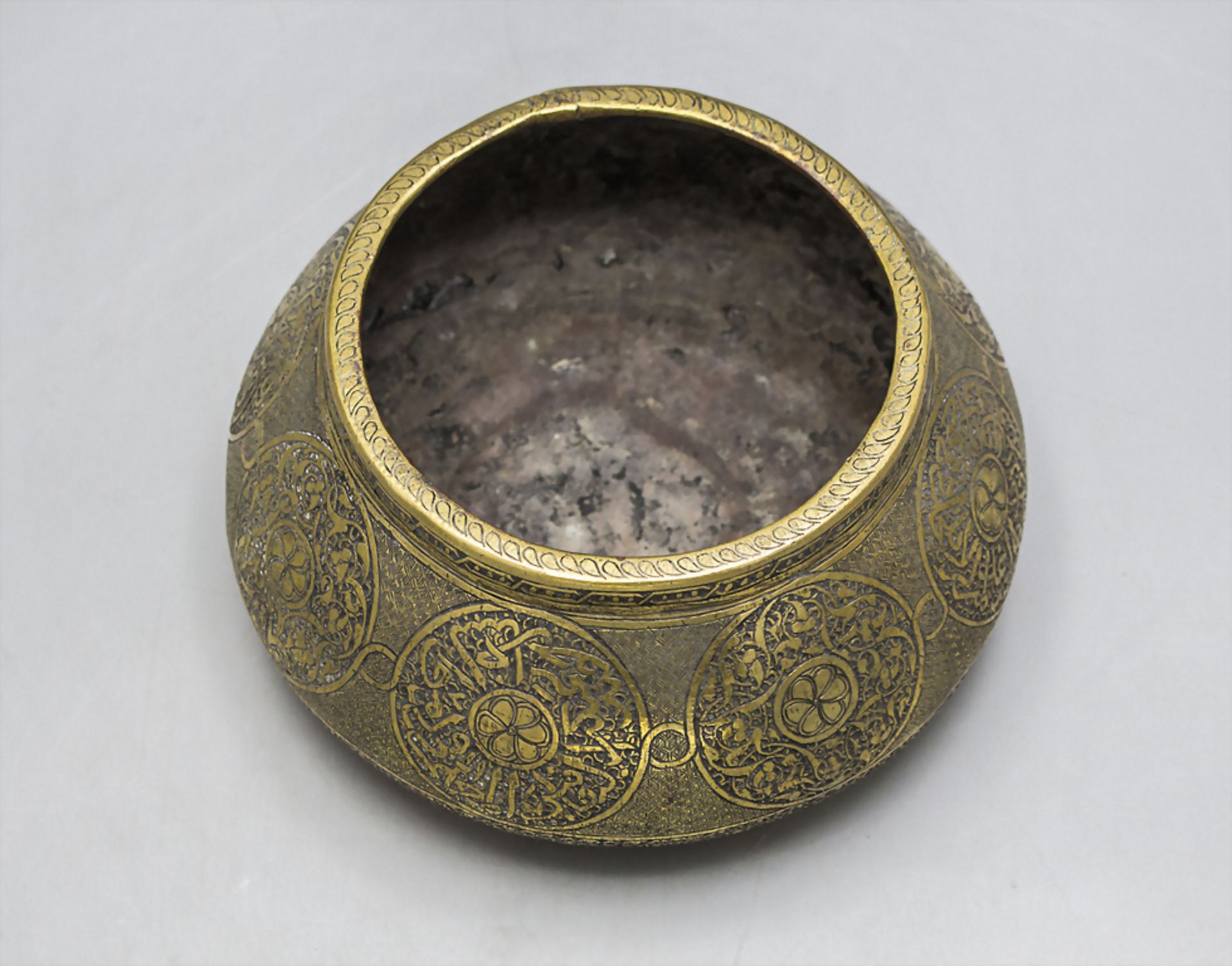 Schale / A brass bowl, Orient, 18./19. Jh. - Image 2 of 3