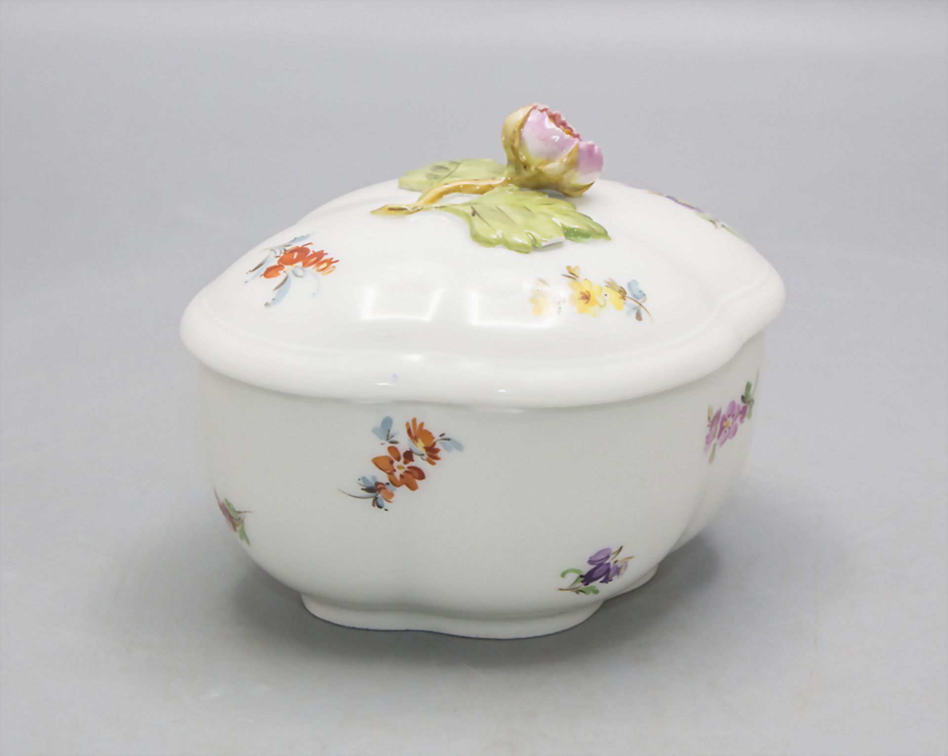 Zuckerdose mit einer Aster / A sugar bowl with an aster, Meissen, um 1880 - Bild 3 aus 5