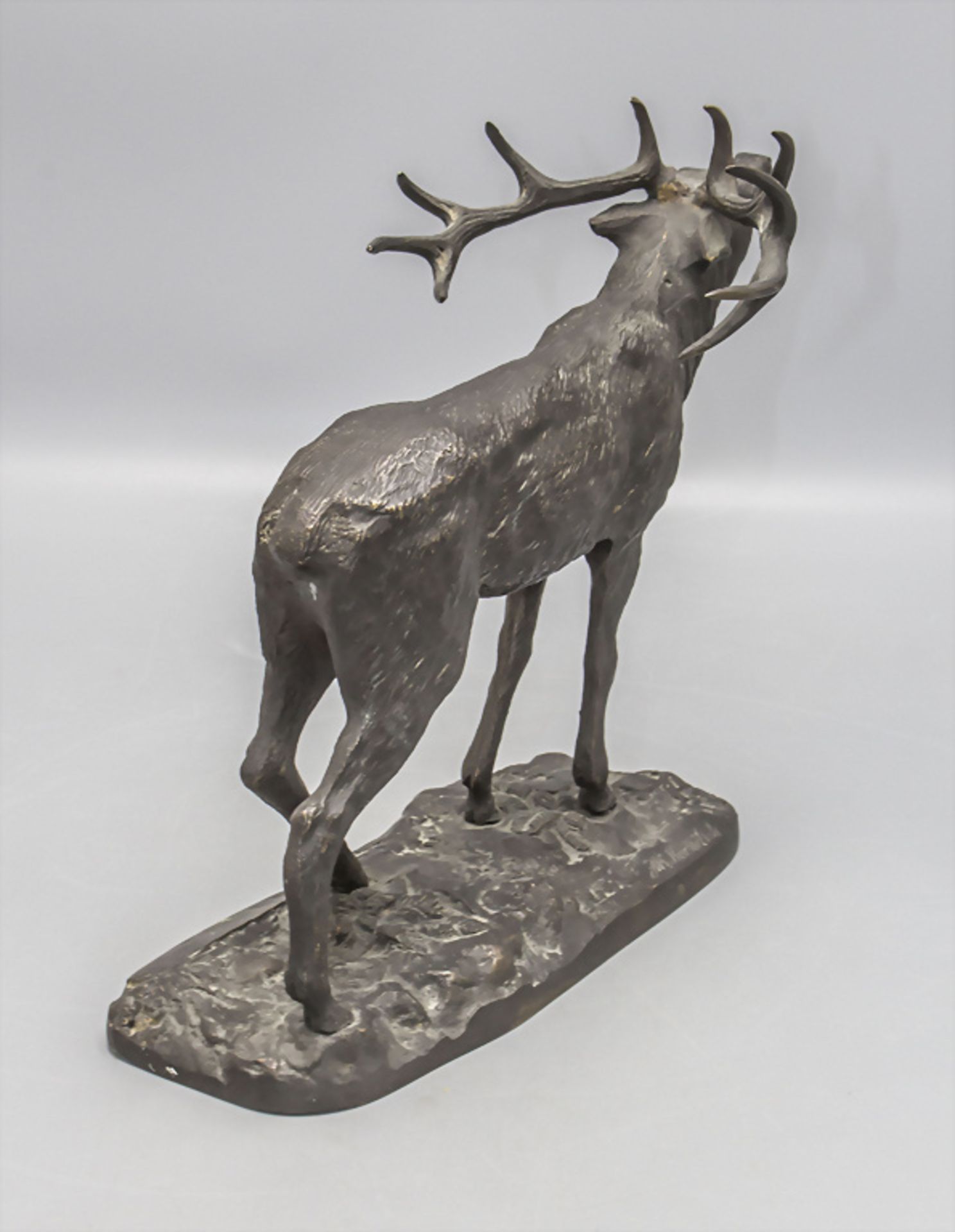 Bronzeplastik 'Röhrender Hirsch' / A bronze sculpture of a roaring stag, 20. Jh. - Bild 3 aus 6