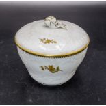 Zuckerdose mit Reliefdekor 'Marseille' / A lidded sugar bowl with relief decoration, Meissen, ...